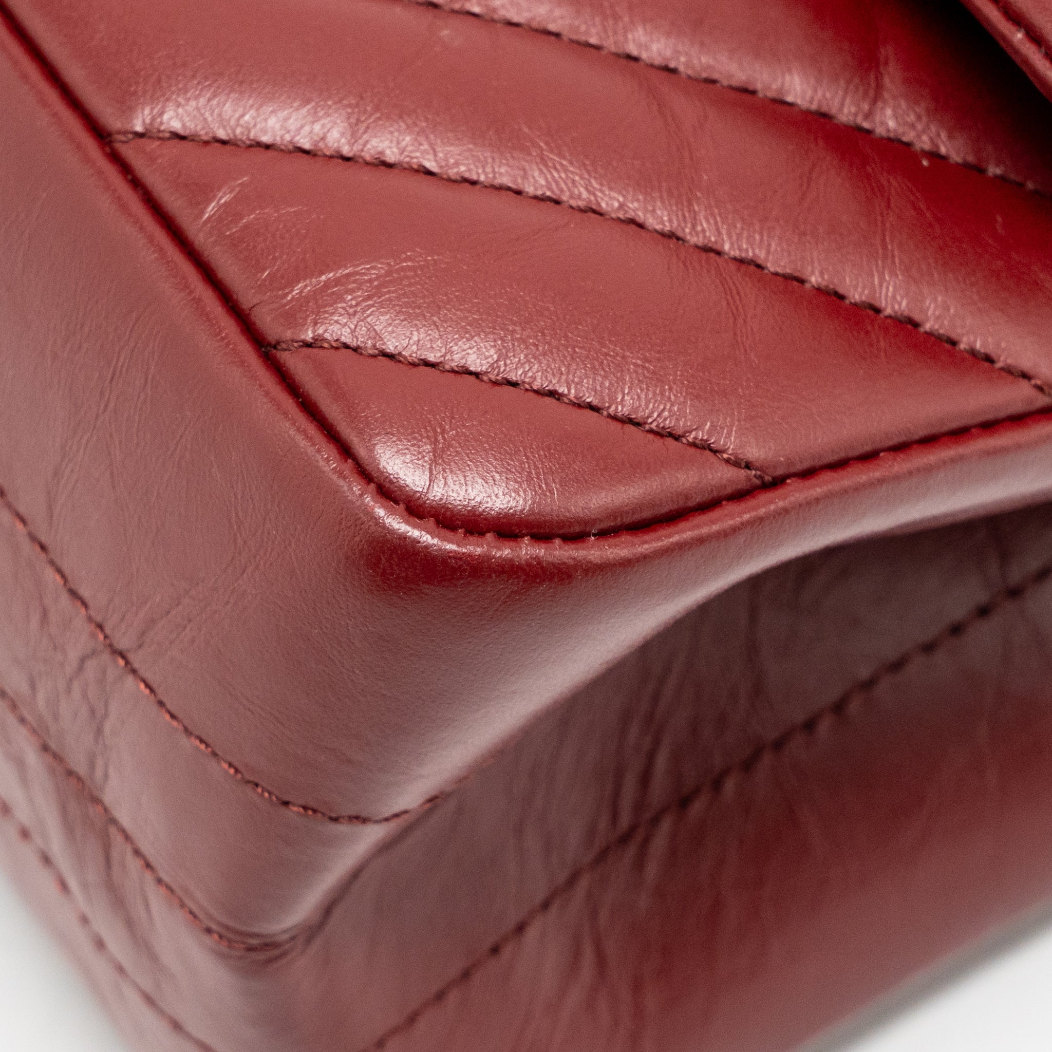 CHANEL 2.55 226 REISSUE DOUBLE FLAP BAG CHEVRON AGED CALFSKIN RED GHW