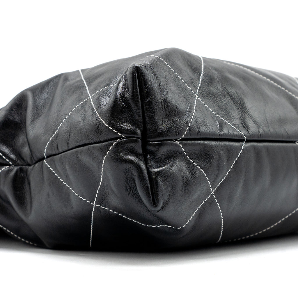 CHANEL SMALL 22 BAG CALFSKIN WITH WHITE STITCHING BLACK GHW (MICROCHIP)