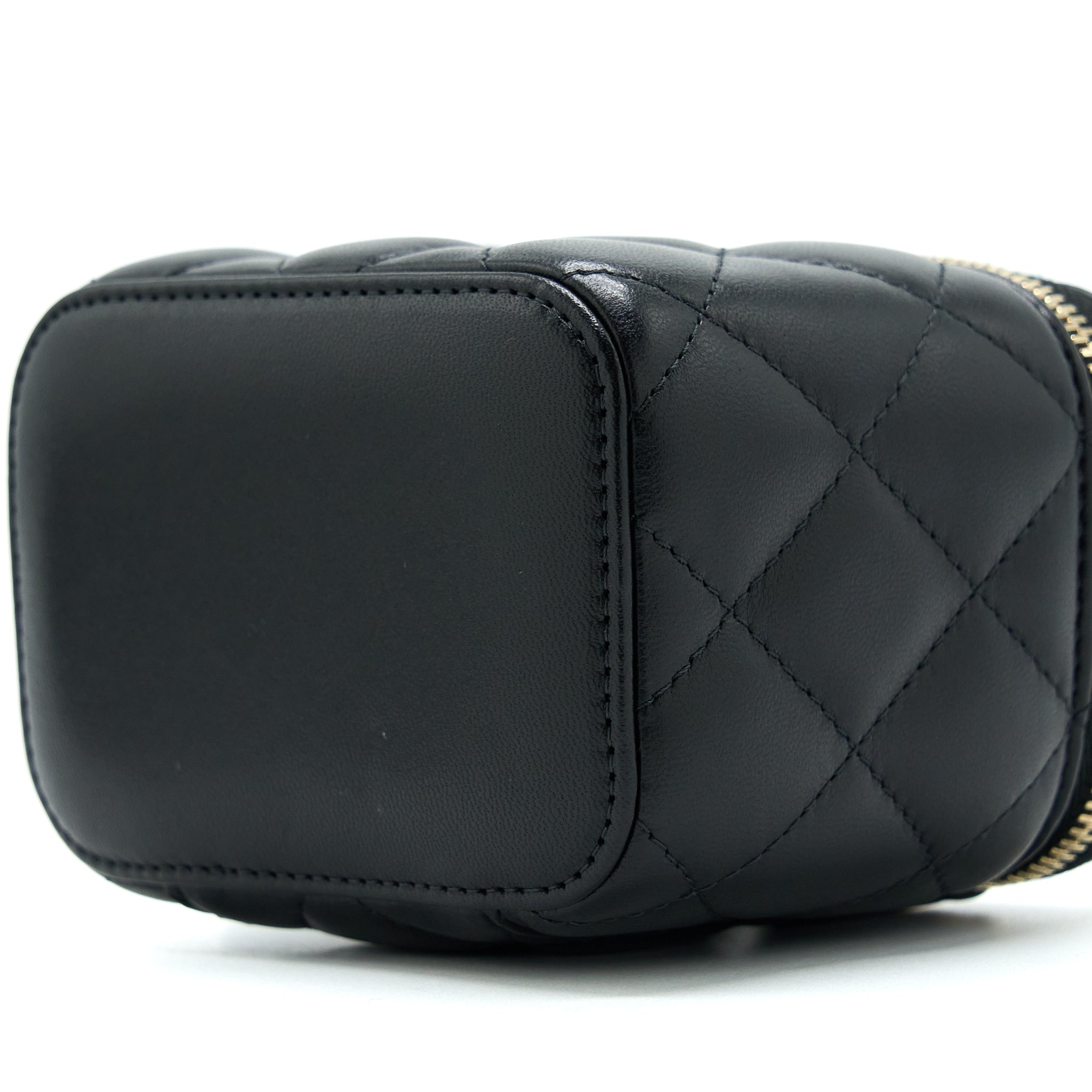 CHANEL 22A PEARL CRUSH MINI VANITY WITH CHAIN LAMBSKIN BLACK GHW