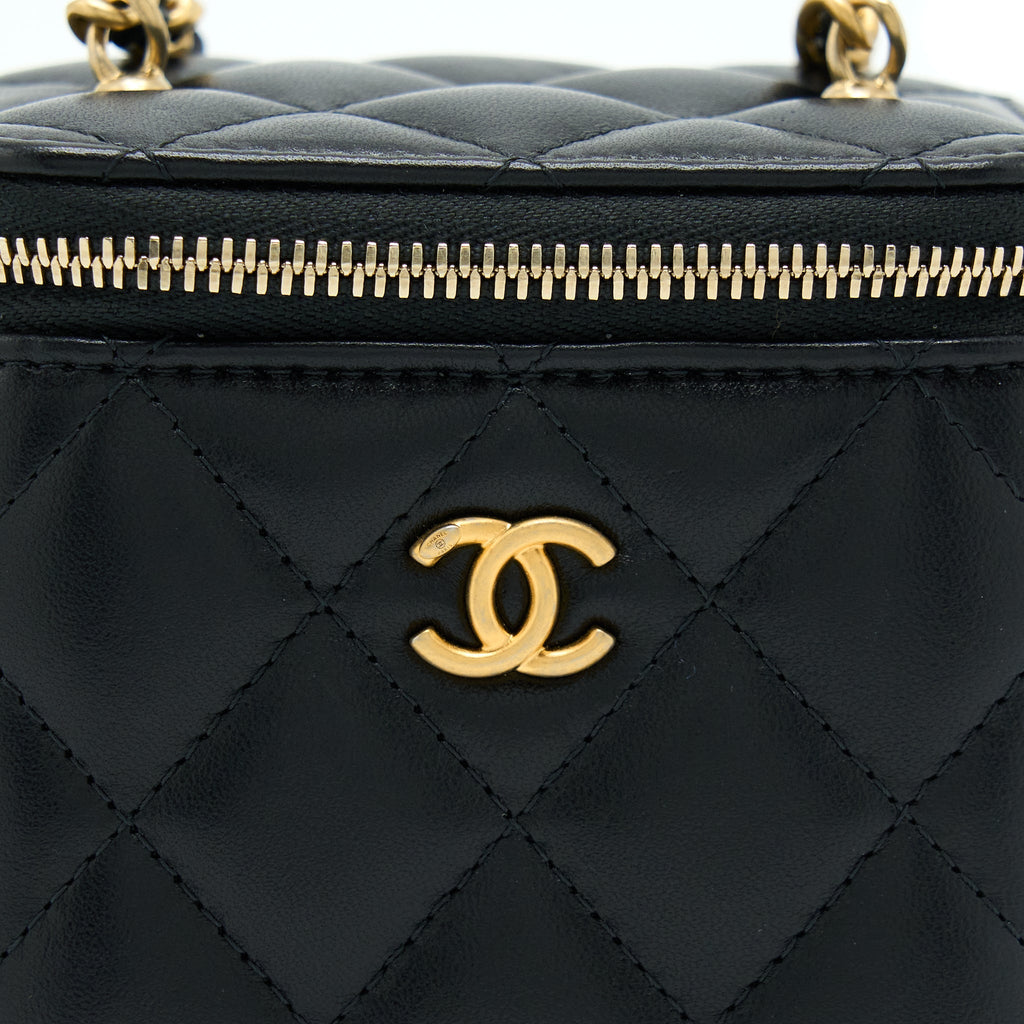 CHANEL 22A PEARL CRUSH MINI VANITY WITH CHAIN LAMBSKIN BLACK GHW