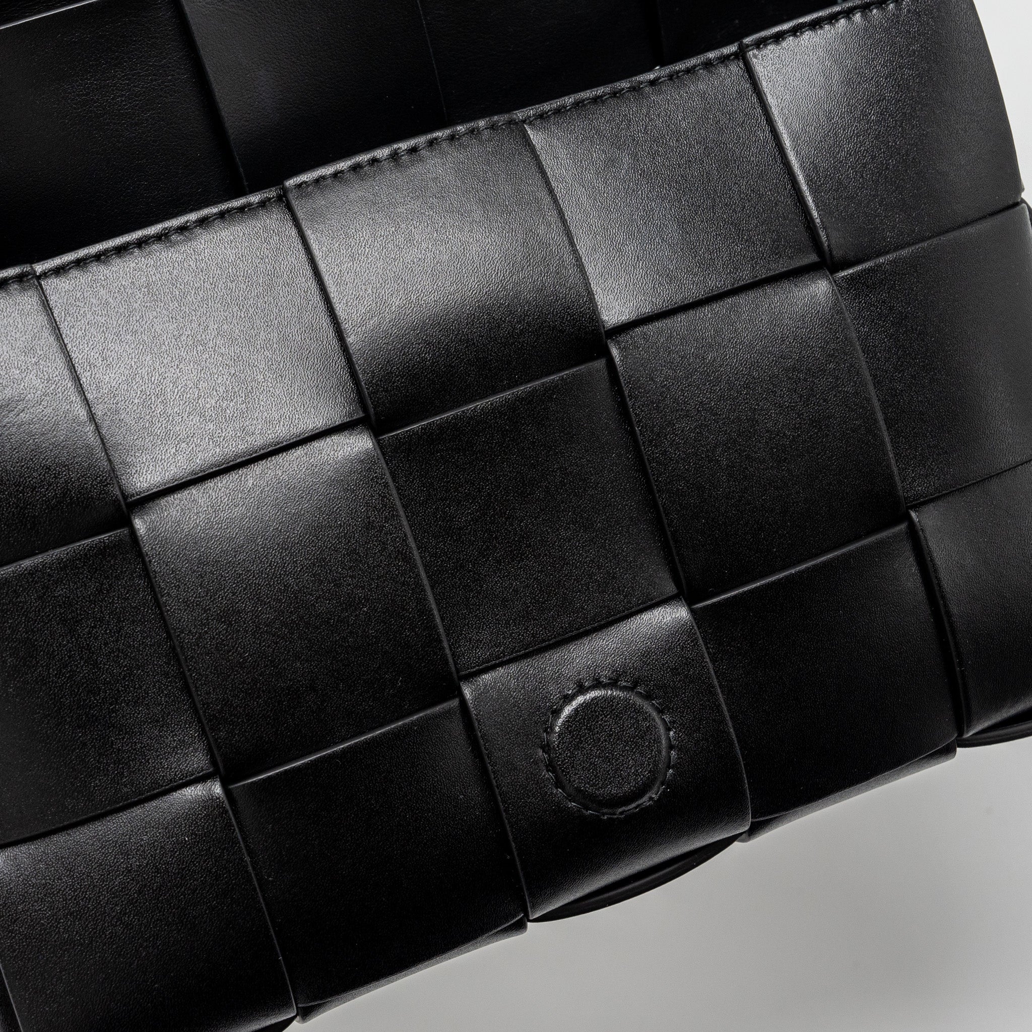 BOTTEGA VENETA SMALL CASSETTE LEATHER BLACK SHW