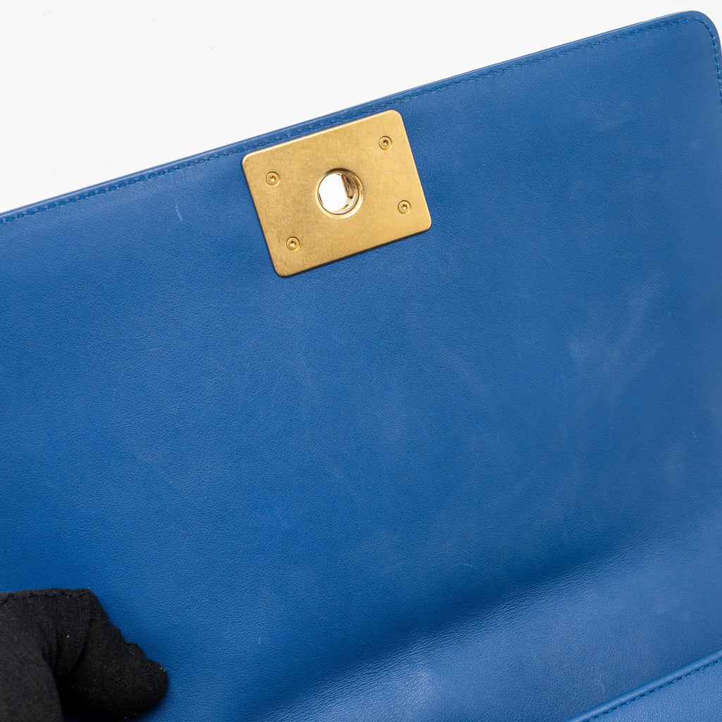CHANEL MEDIUM BOY BAG CALFSKIN BLUE GHW