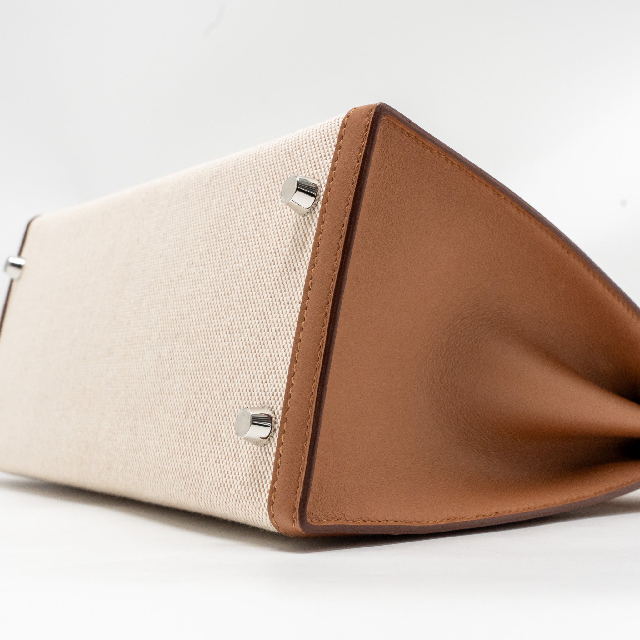 HERMES KELLY 28 TOILE H/SWIFT ECRU/GOLD SHW