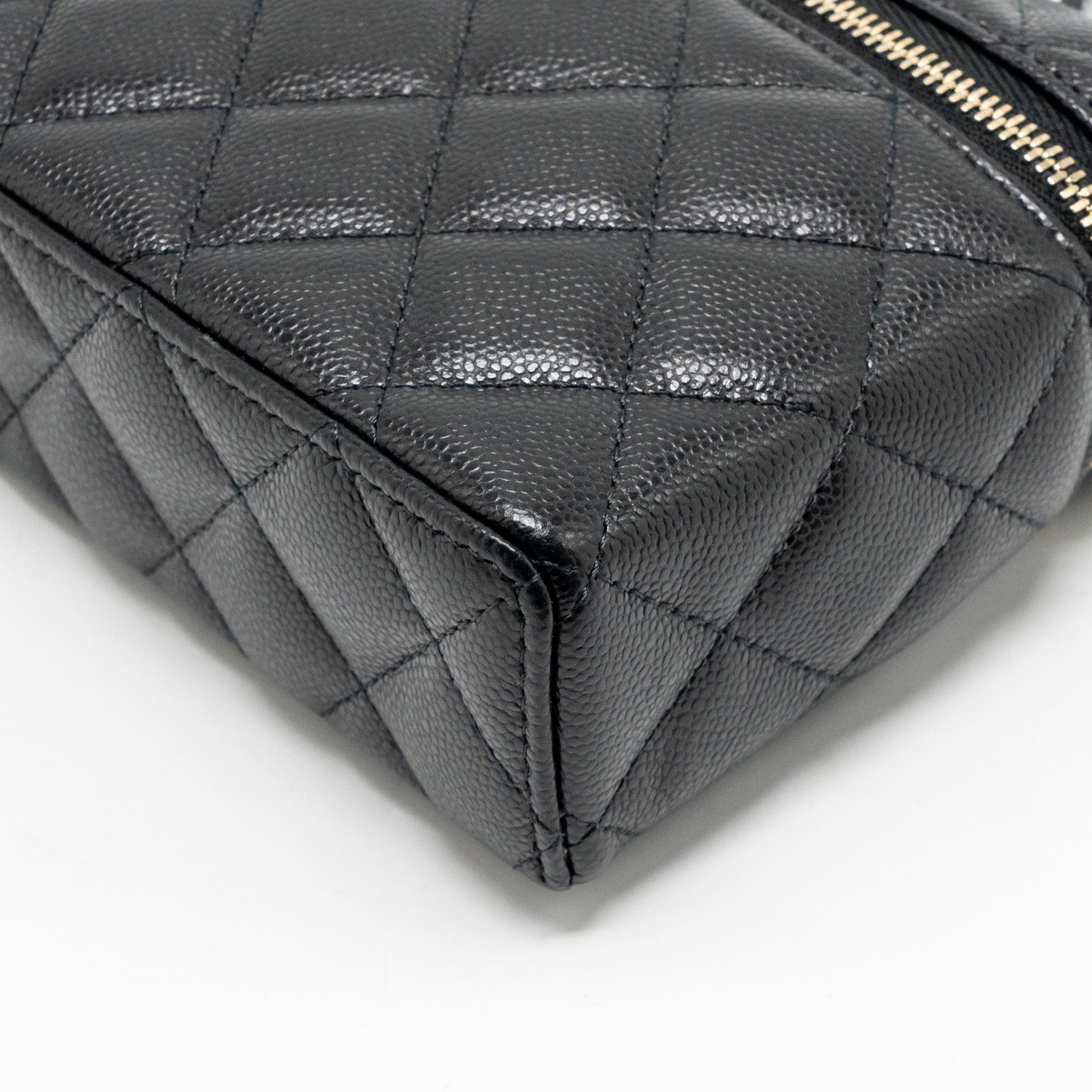 CHANEL 25P CC TOP HANDLE VANITY WITH CHAIN CAVIAR BLACK LGHW (MICROCHIP)