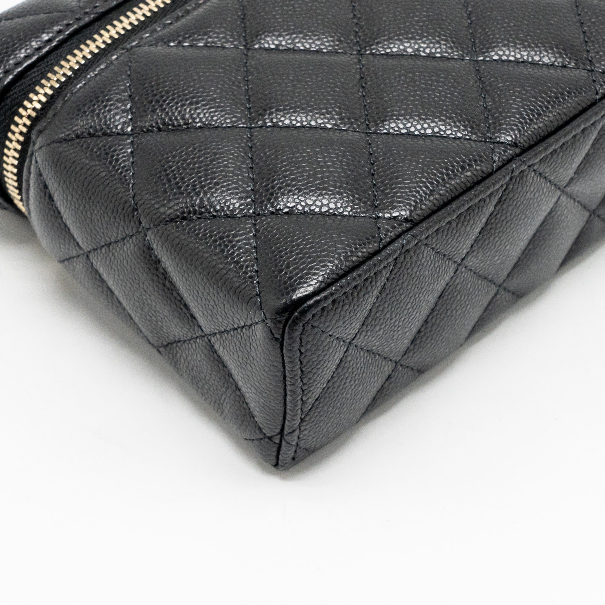 CHANEL 25P CC TOP HANDLE VANITY WITH CHAIN CAVIAR BLACK LGHW (MICROCHIP)