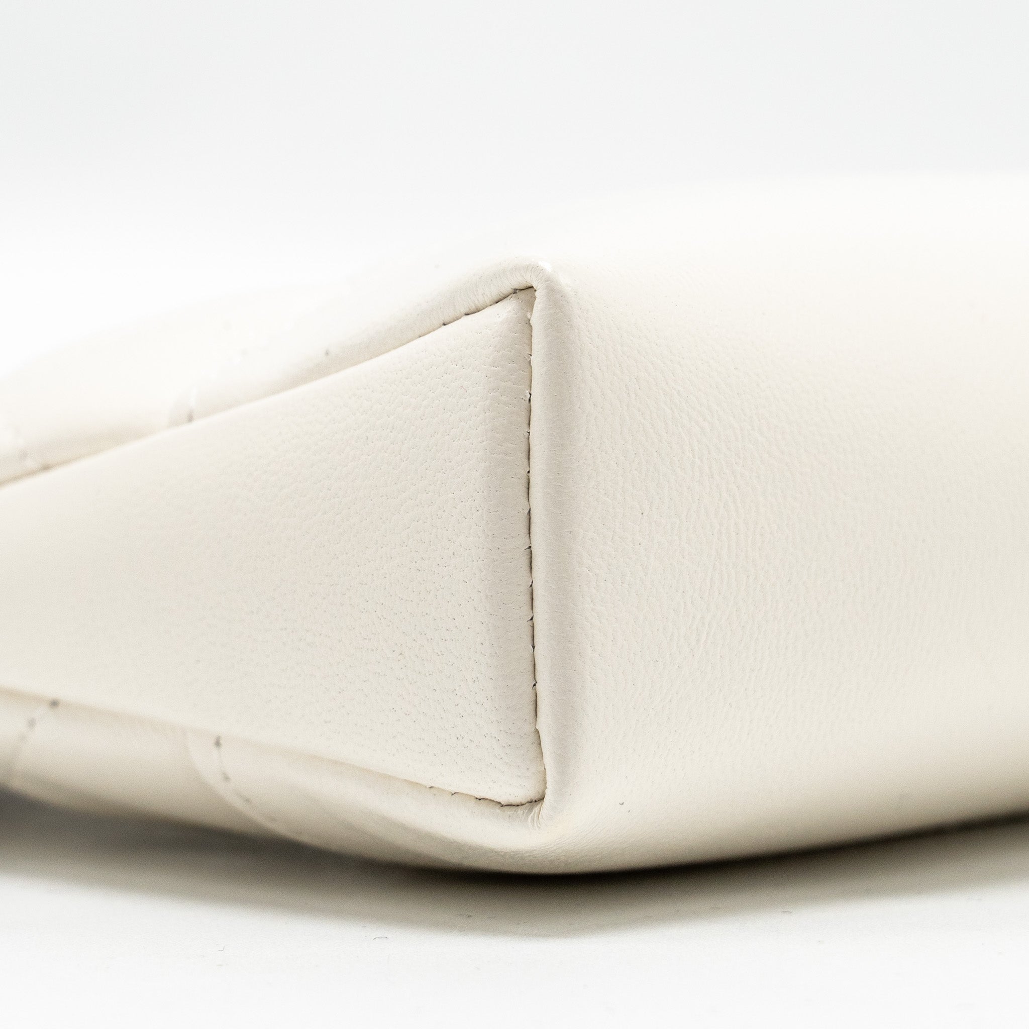 CHANEL MINI 31 CLUTCH WITH CHAIN SHINY CALFSKIN WHITE LGHW (MICROCHIP)