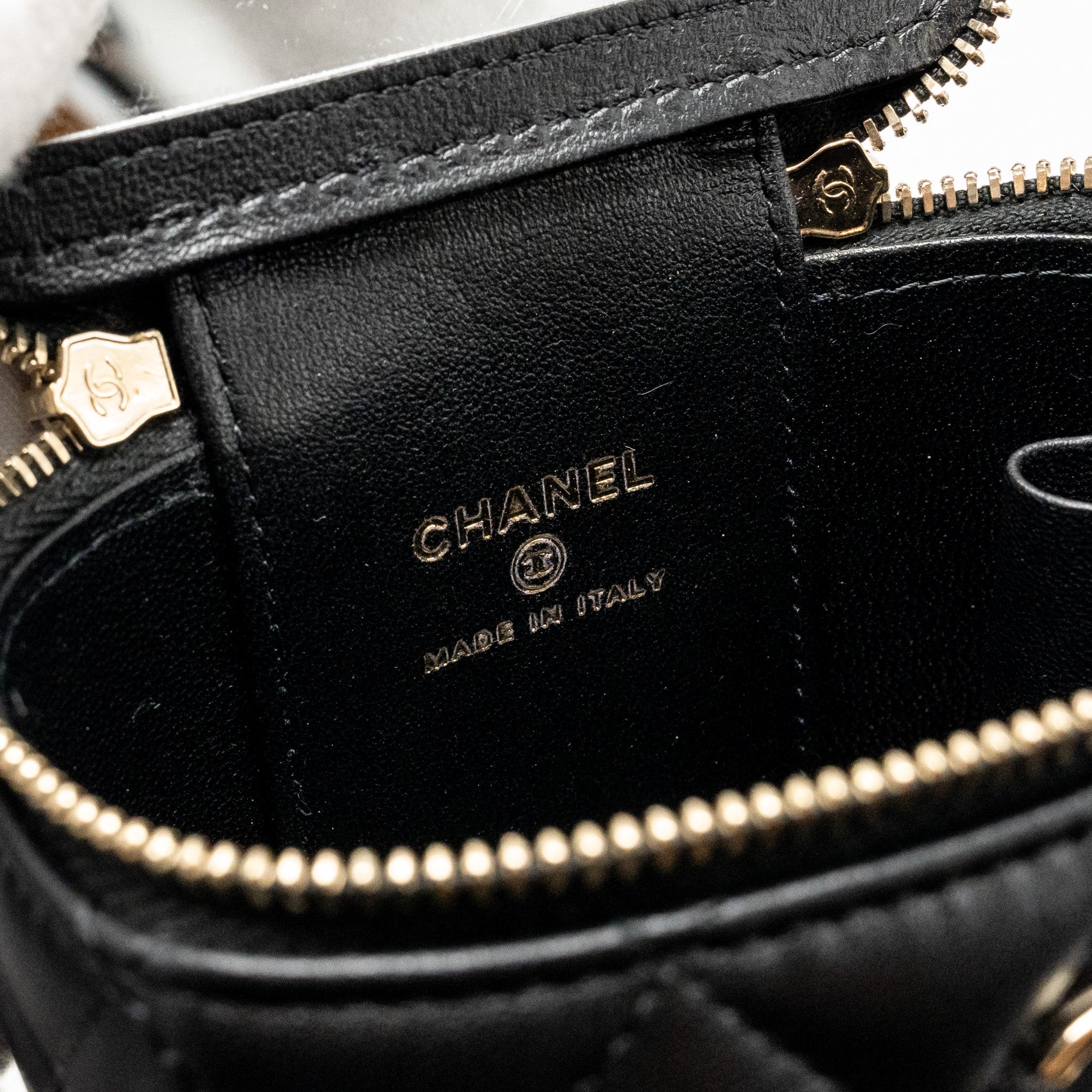 CHANEL TOP HANDLE MINI VANITY WITH CHAIN LAMBSKIN BLACK LGHW (MICROCHIP)