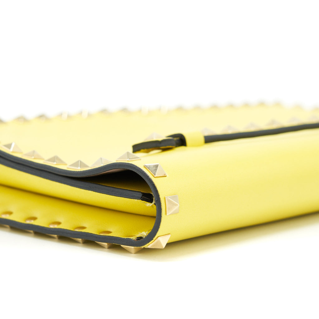 VALENTINO ROCKSTUD CLUTCH BAG YELLOW GHW