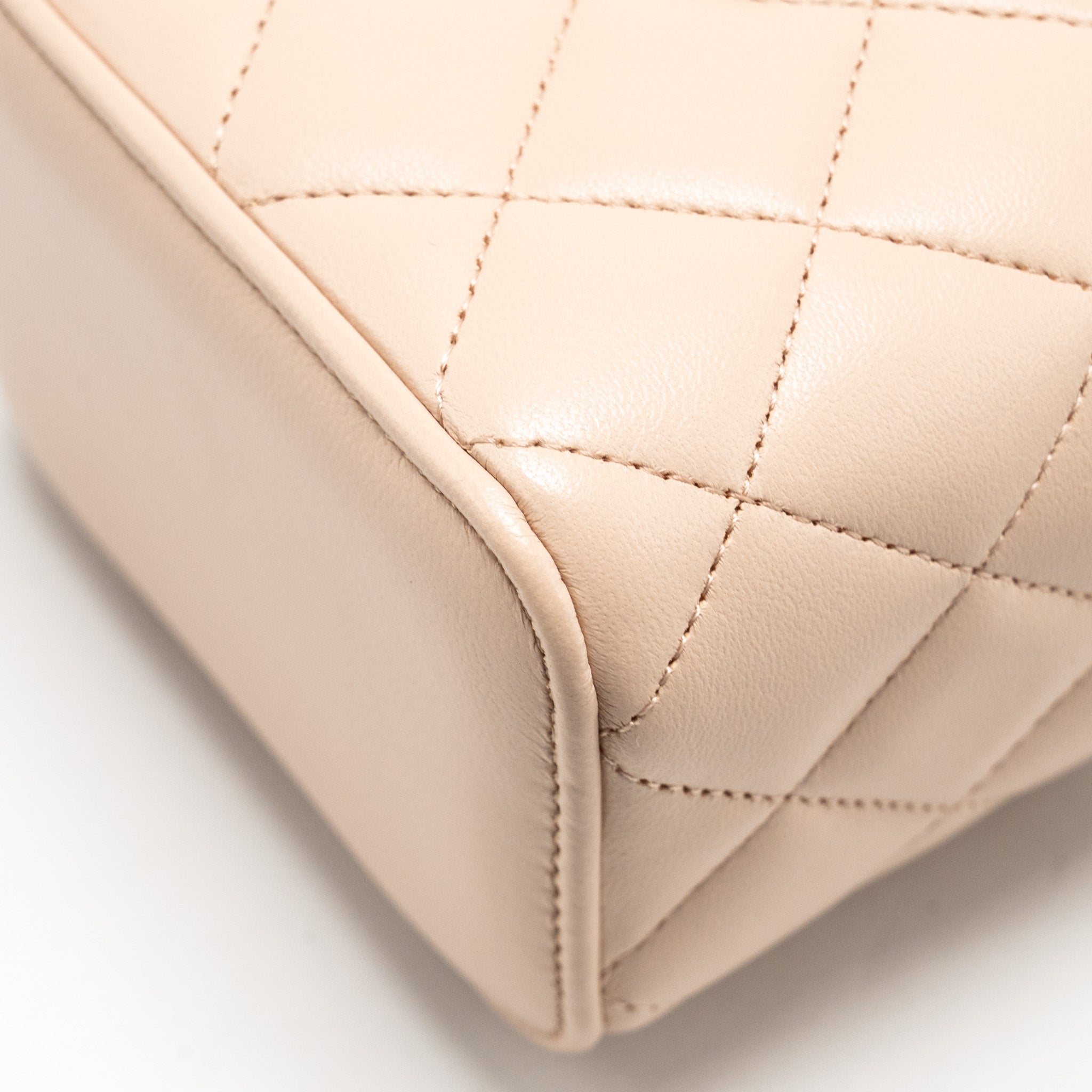CHANEL PEARL CRUSH MINI VANITY WITH CHAIN LAMBSKIN LIGHT BEIGE GHW