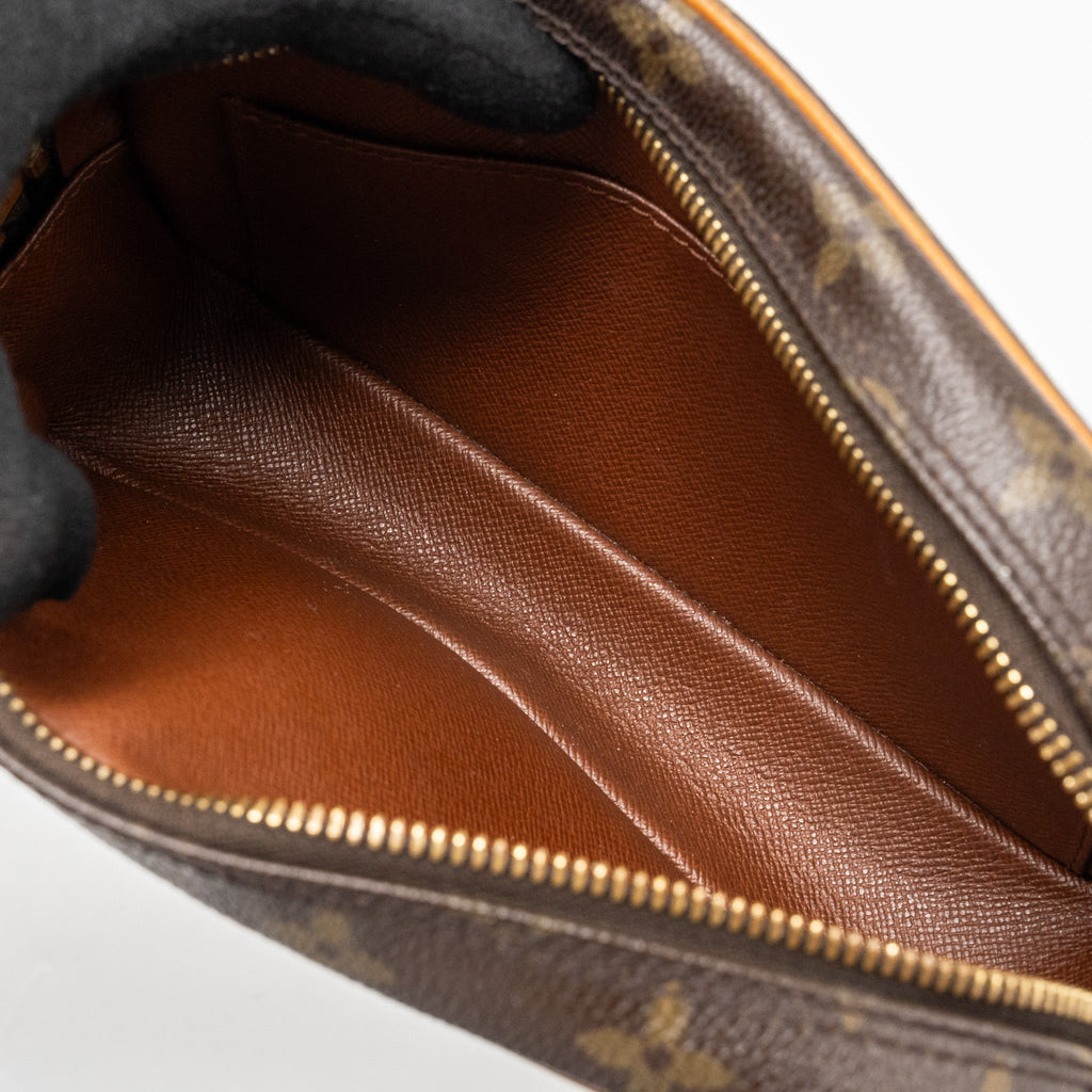 LOUIS VUITTON VINTAGE CITE CLUTCH POCHETTE MONOGRAM CANVAS GHW