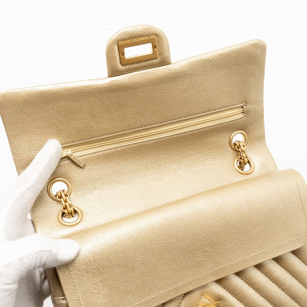 CHANEL SMALL 2.55 REISSUE CHEVRON FLAP BAG CALFSKIN GOLD GHW