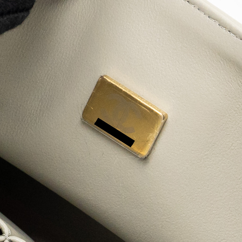 CHANEL MEDIUM CLASSIC DOUBLE FLAP BAG LAMBSKIN LIGHT GREY LGHW (MICROCHIP)