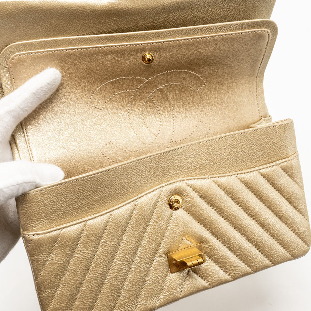 CHANEL SMALL 2.55 REISSUE CHEVRON FLAP BAG CALFSKIN GOLD GHW