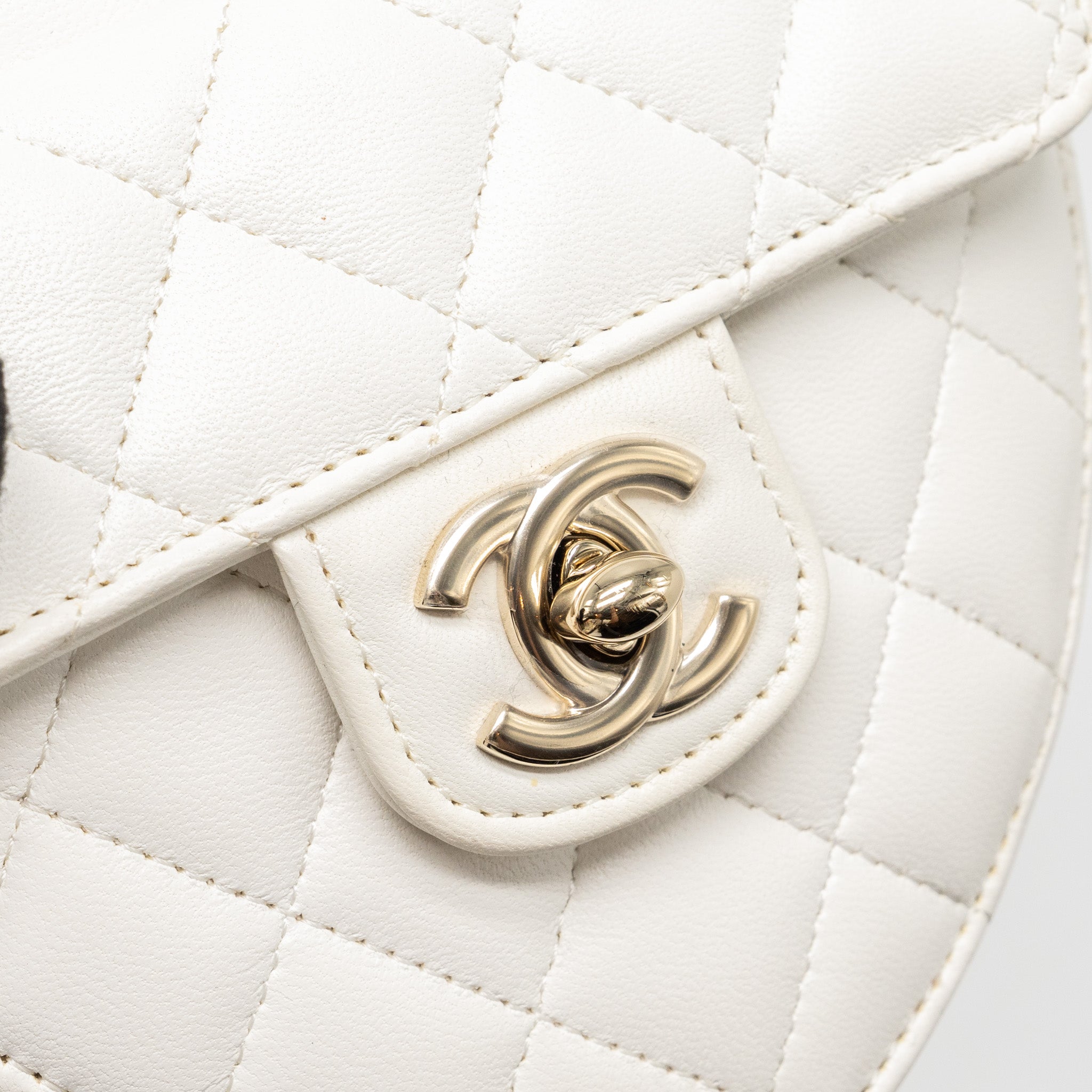 CHANEL 22S SMALL HEART BAG LAMBSKIN WHITE LGHW