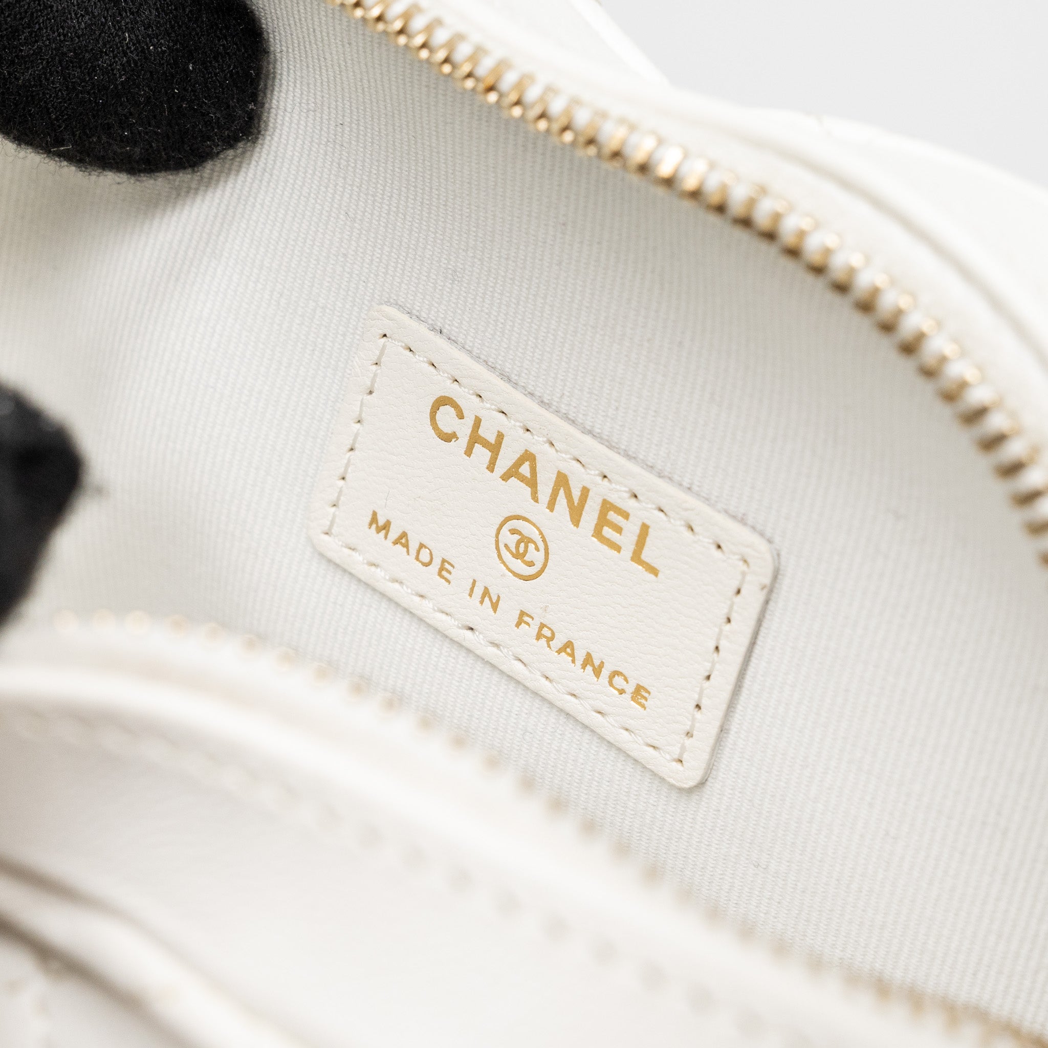 CHANEL 22S SMALL HEART BAG LAMBSKIN WHITE LGHW