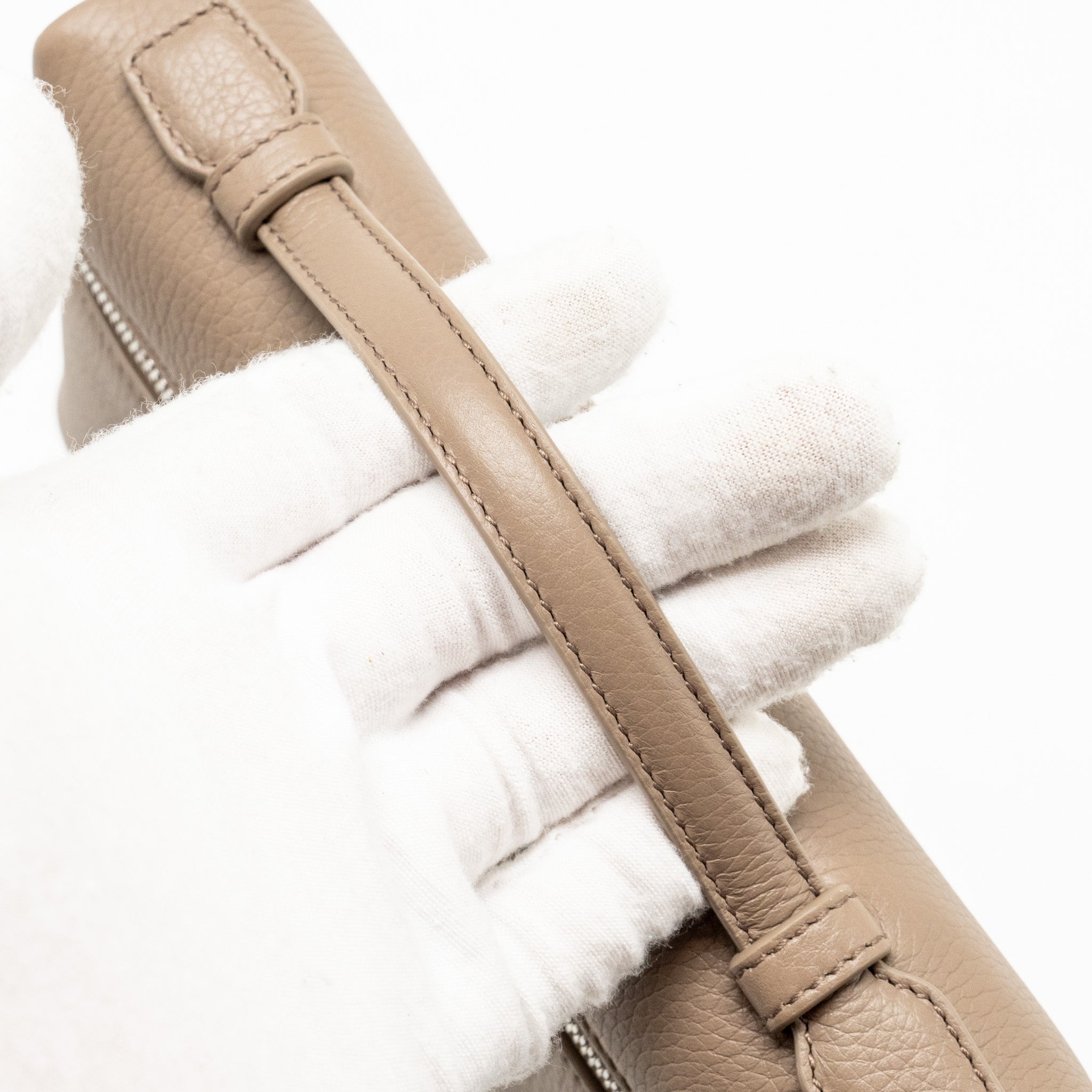 LORO PIANA EXTRA POCKET L19 GRAINED CALFSKIN WARM MASTIC SHW