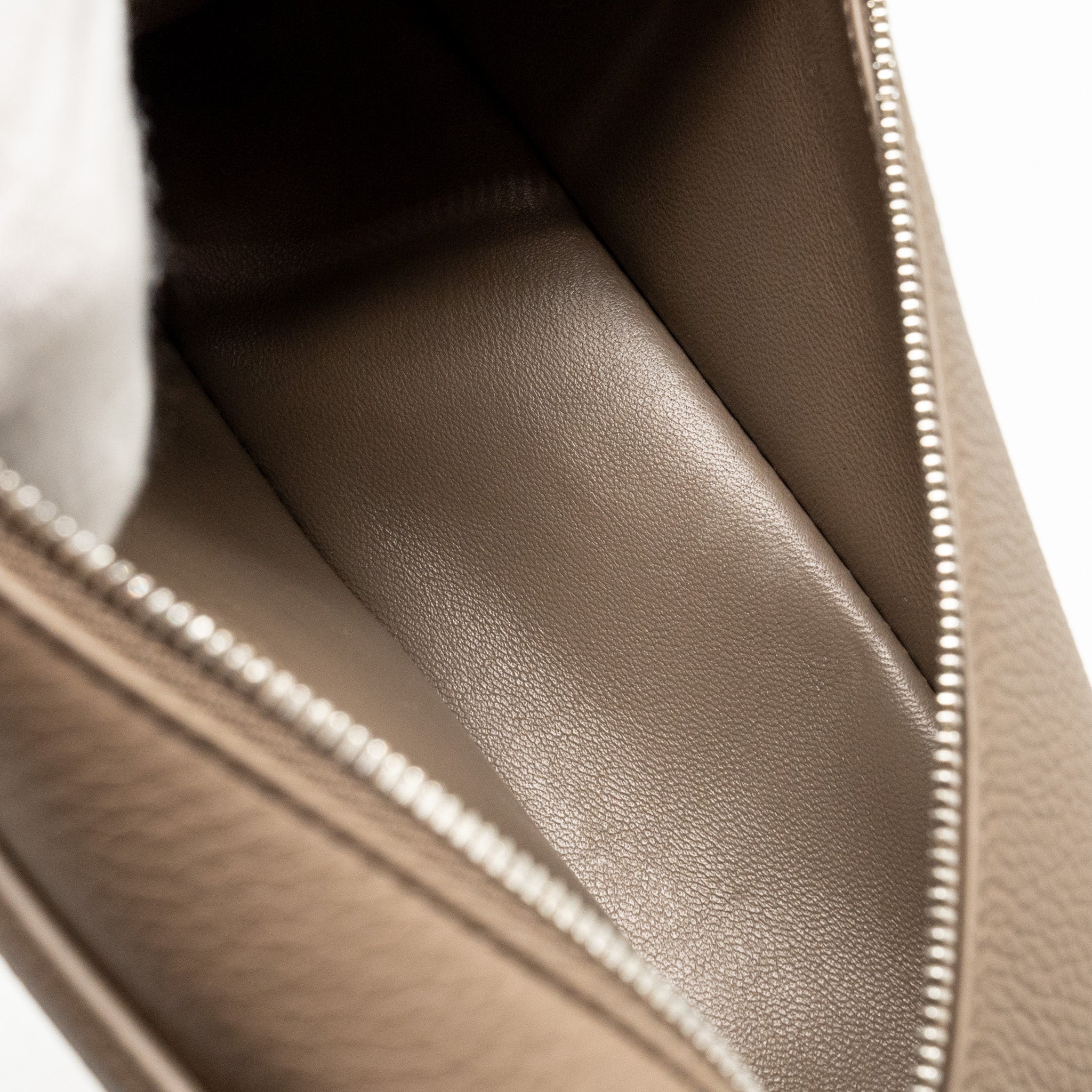 LORO PIANA EXTRA POCKET L19 GRAINED CALFSKIN WARM MASTIC SHW
