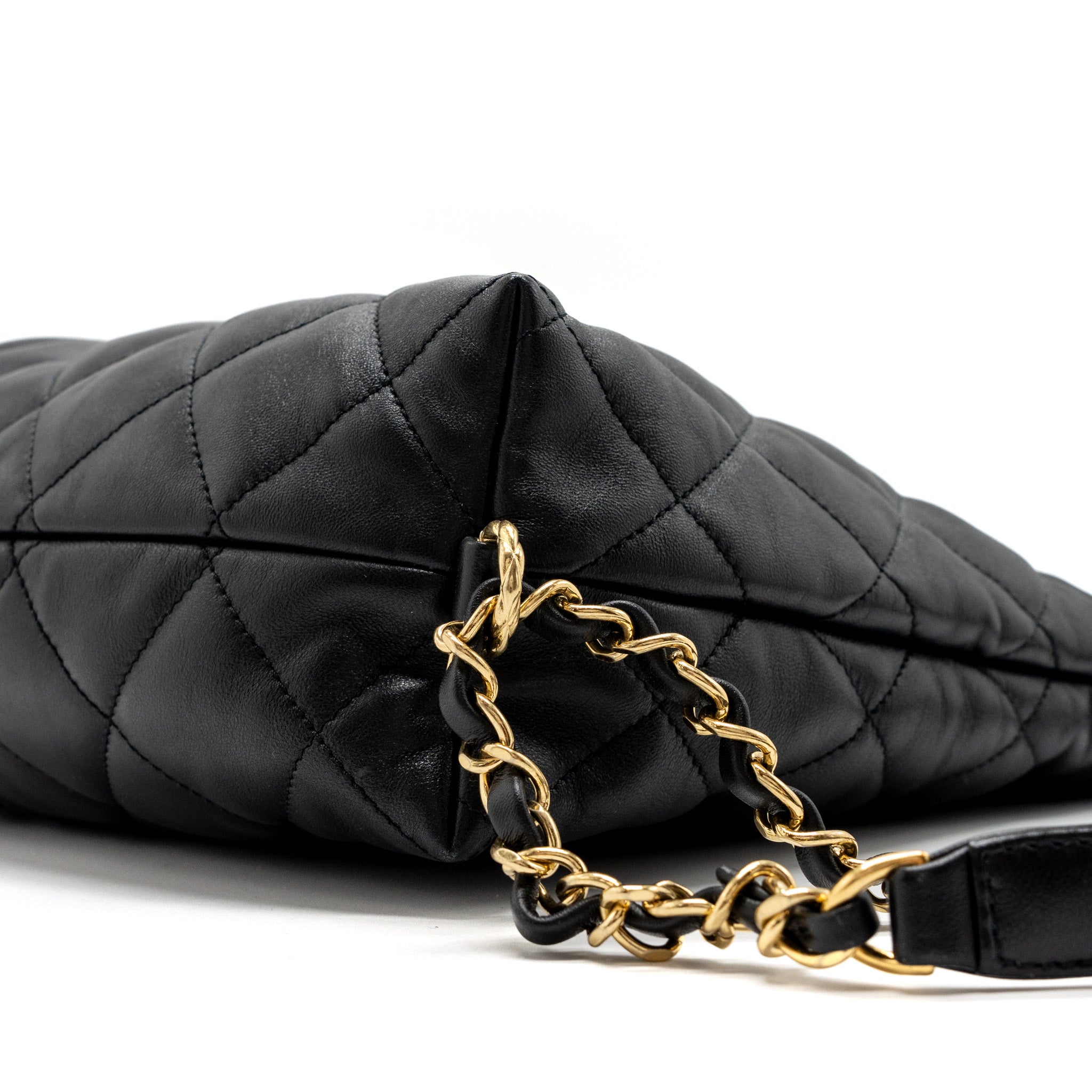 CHANEL 22B HOBO BAG LAMBSKIN BLACK GHW (MICROCHIP)