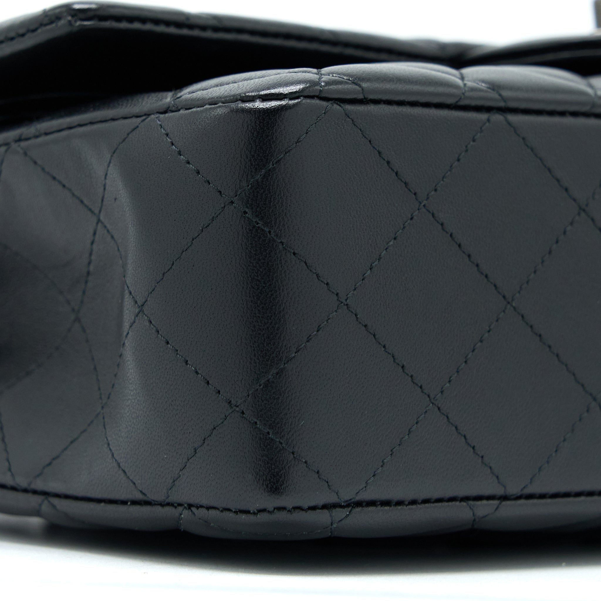 CHANEL MEDIUM CLASSIC DOUBLE FLAP BAG LAMBSKIN SO BLACK WITH BLACK HARDWARE (MICROCHIP)