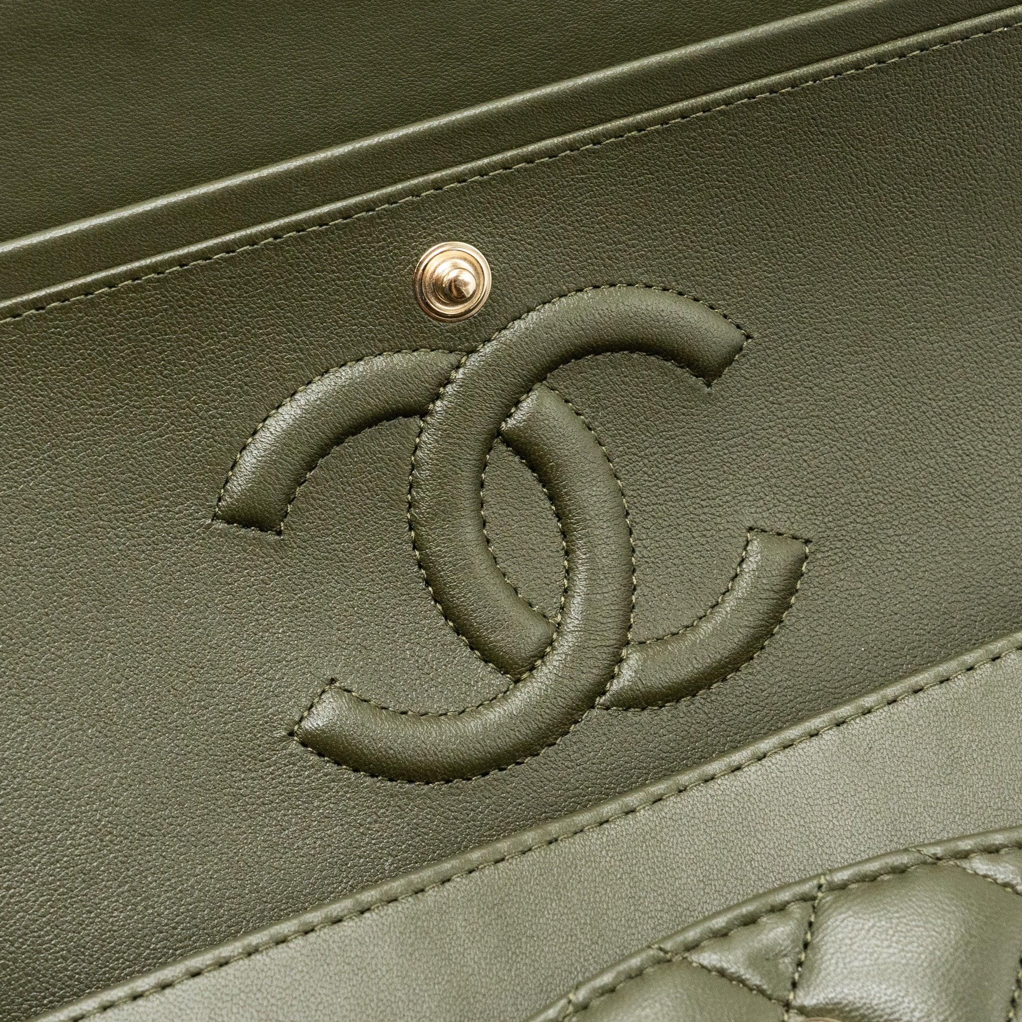 CHANEL 22K MEDIUM CLASSIC DOUBLE FLAP BAG LAMBSKIN OLIVE GREEN LGHW(MICROCHIP)
