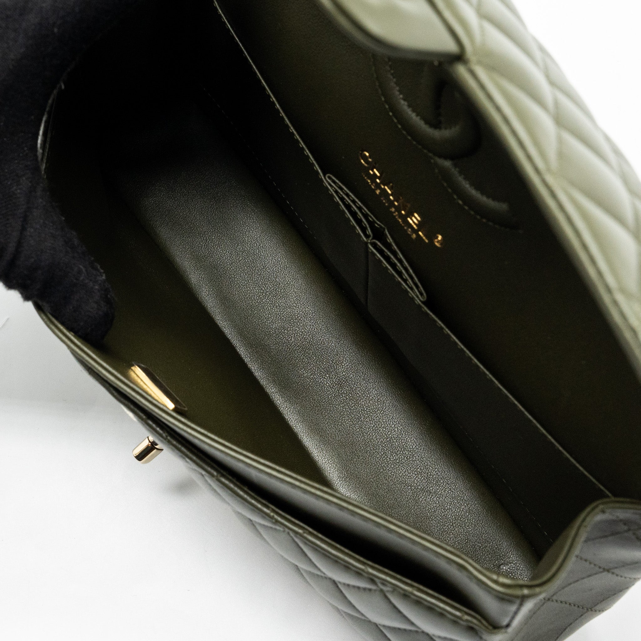CHANEL 22K MEDIUM CLASSIC DOUBLE FLAP BAG LAMBSKIN OLIVE GREEN LGHW(MICROCHIP)