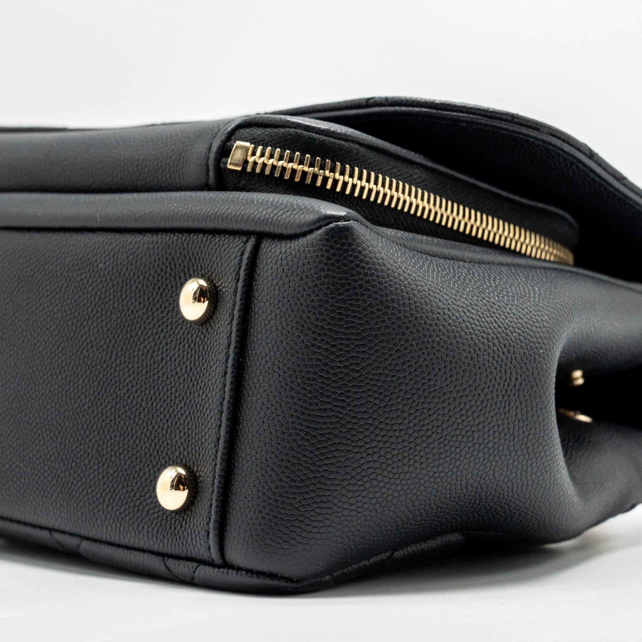 CHANEL MEDIUM BUSINESS AFFINITY CAVIAR BLACK LGHW