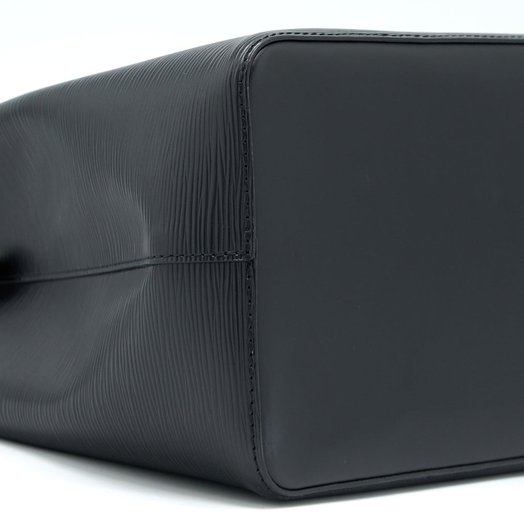LOUIS VUITTON NEONOE EPI BLACK SHW