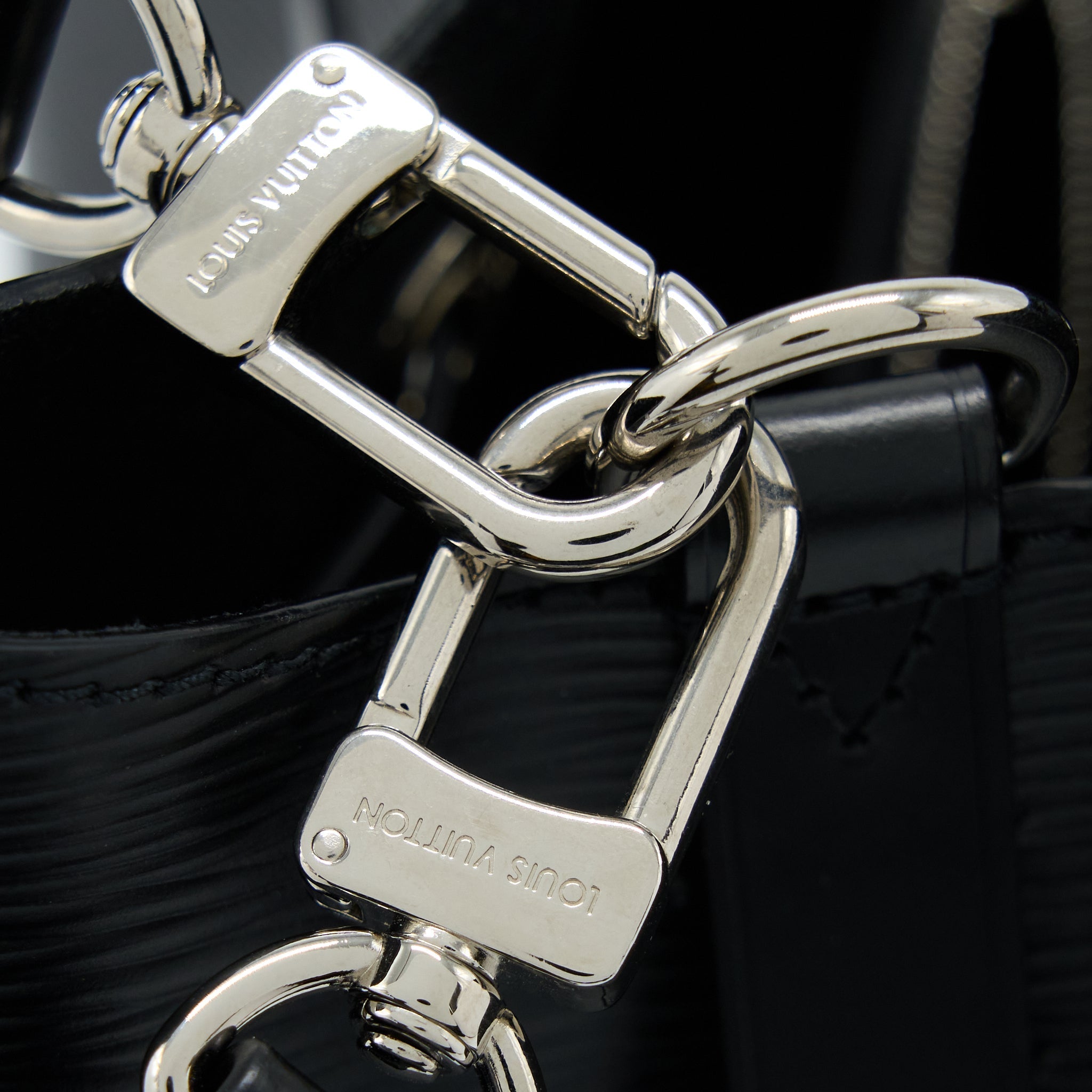 LOUIS VUITTON NEONOE EPI BLACK SHW