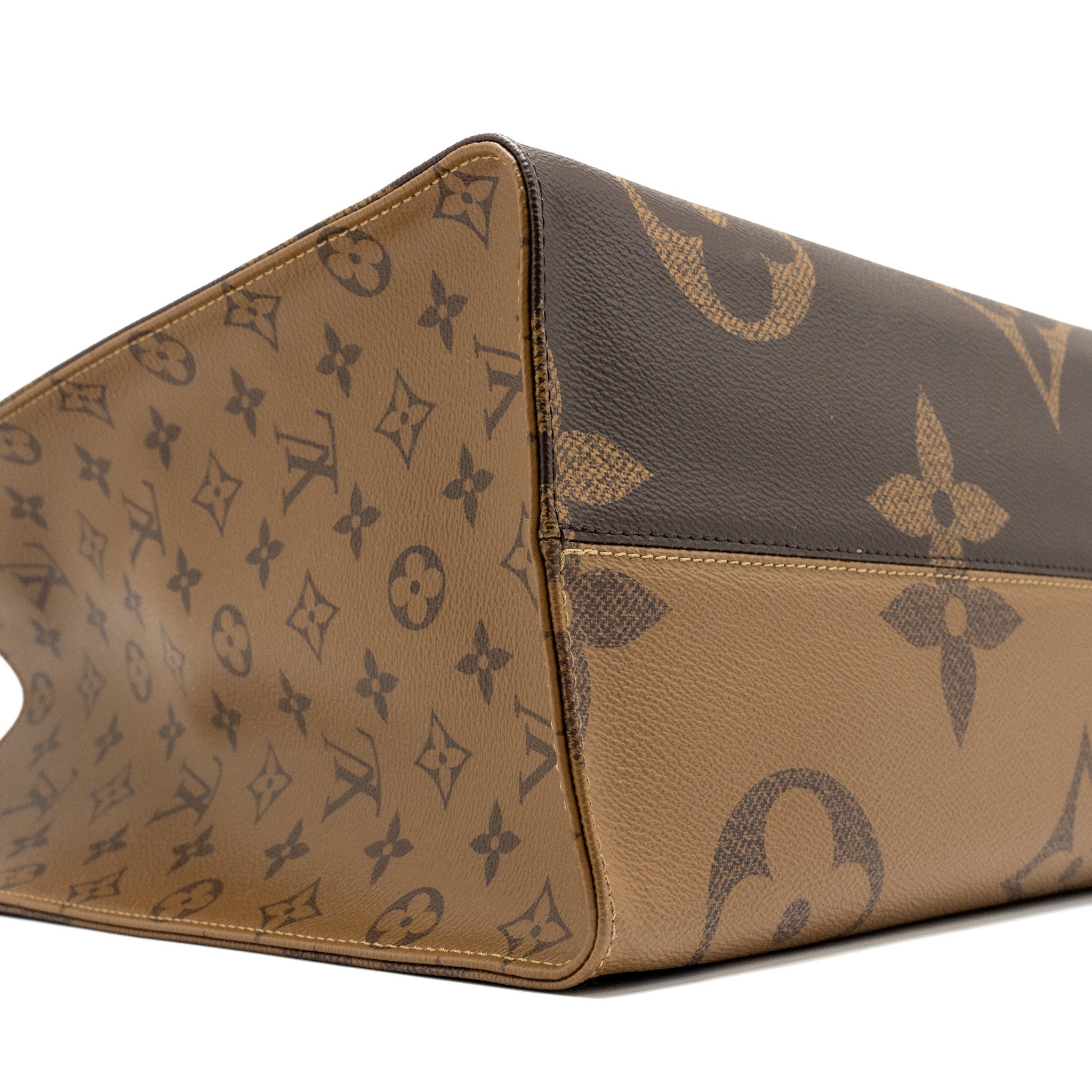 LOUIS VUITTON ONTHEGO GM MONOGRAM CANVAS GHW