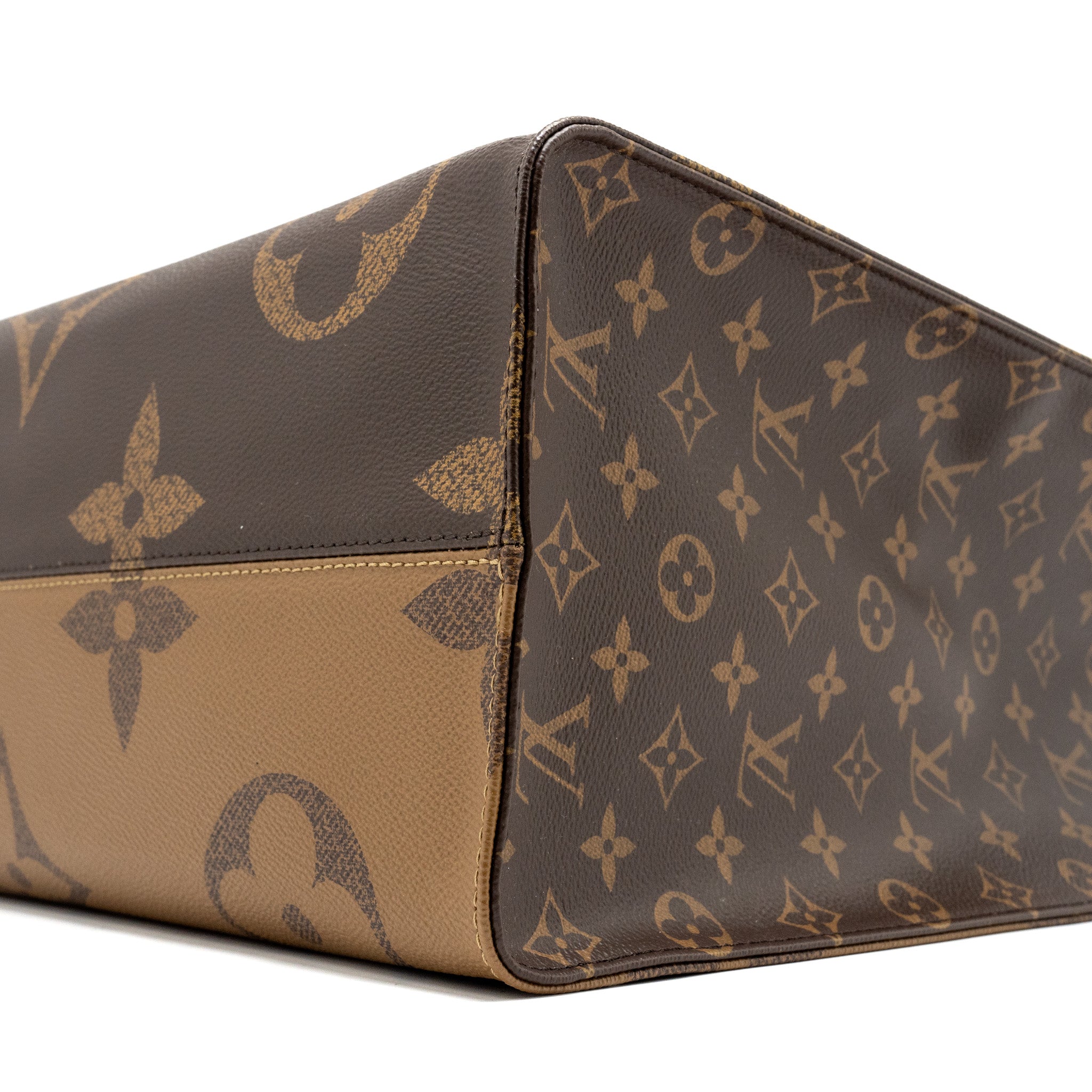 LOUIS VUITTON ONTHEGO GM MONOGRAM CANVAS GHW