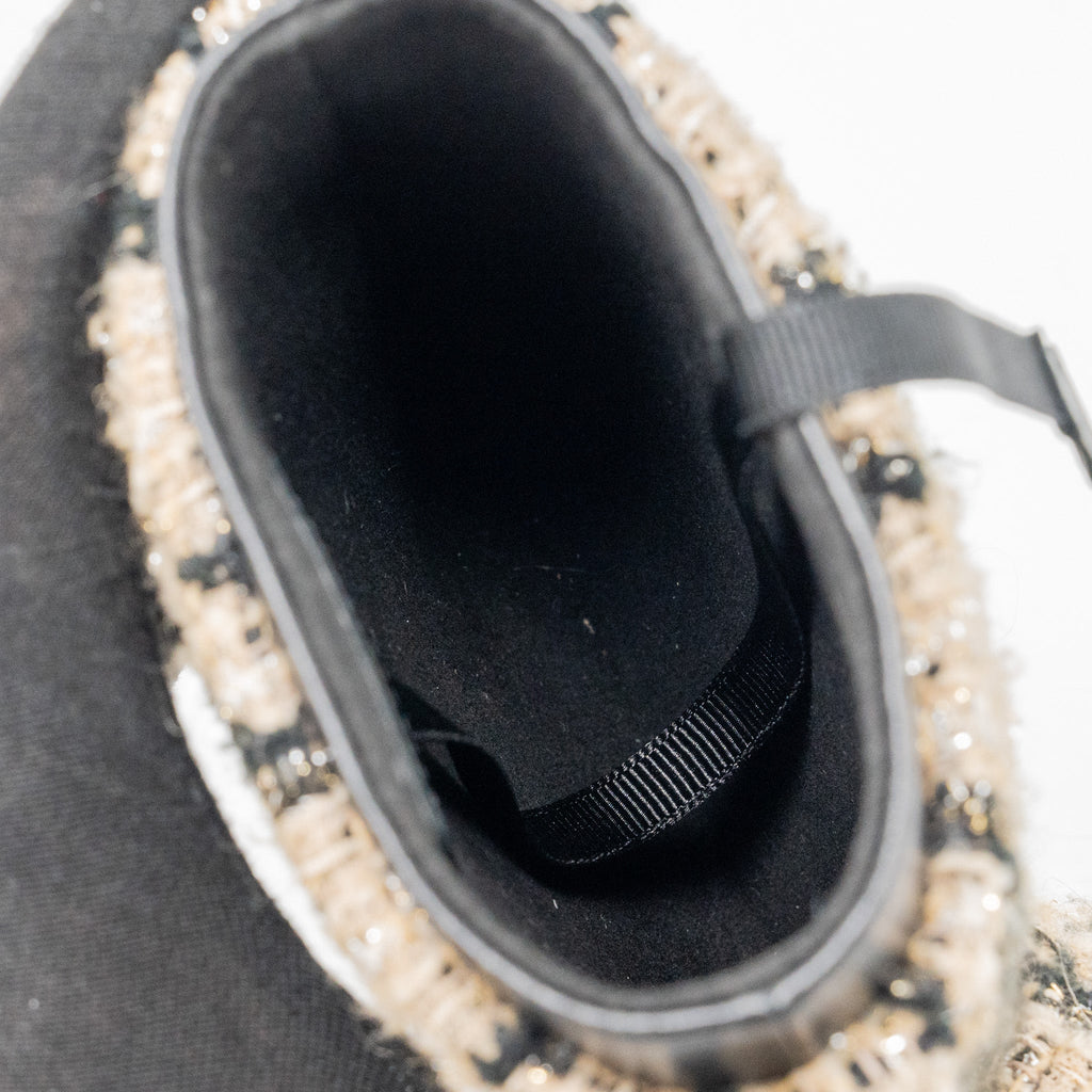 CHANEL VERTICAL PHONE CASE TWEED MULTICOLOR BLACK / LIGHT BROWN LGHW