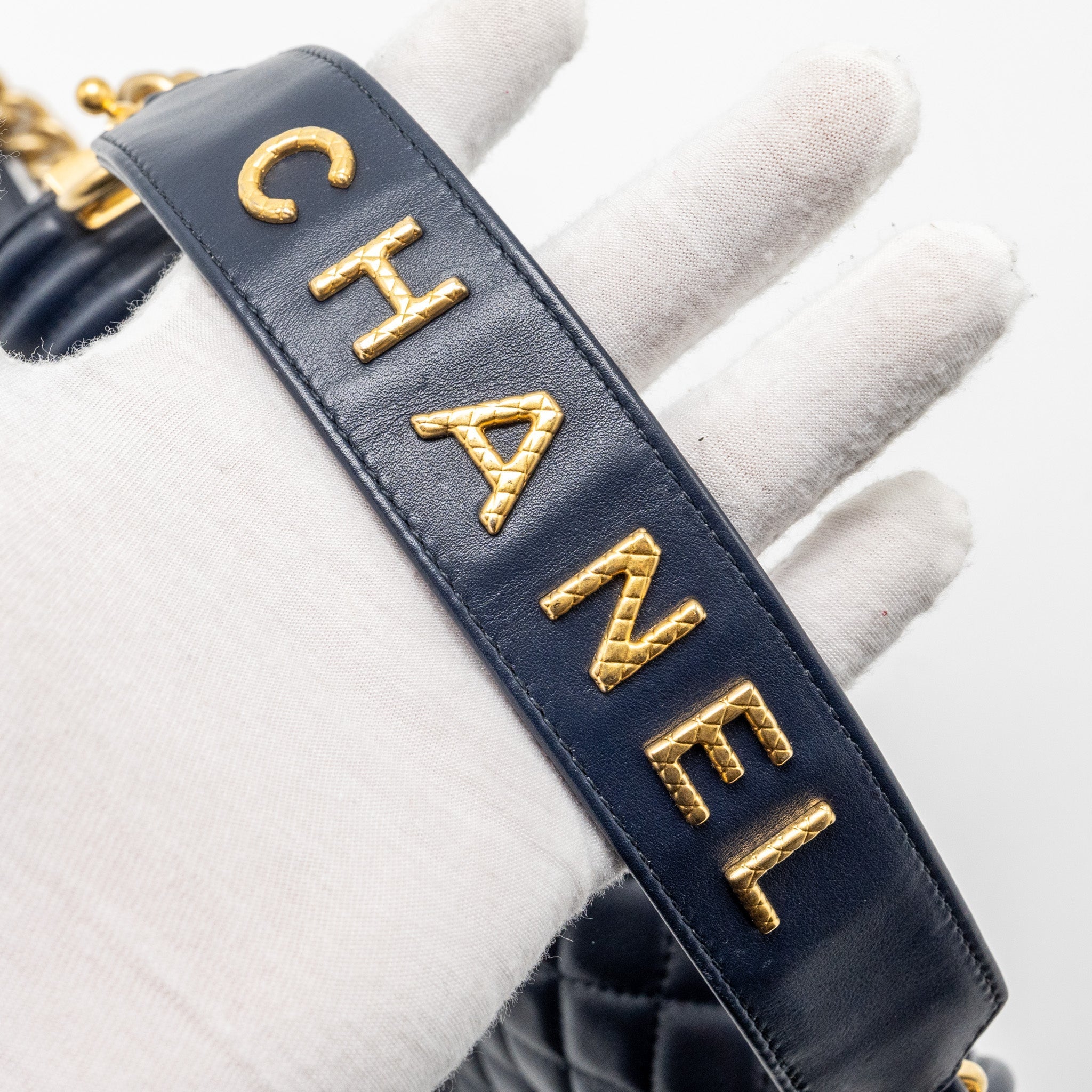 CHANEL 20B MEDIUM BOY BAG WITH TOP HANDLE CALFSKIN NAVY GHW