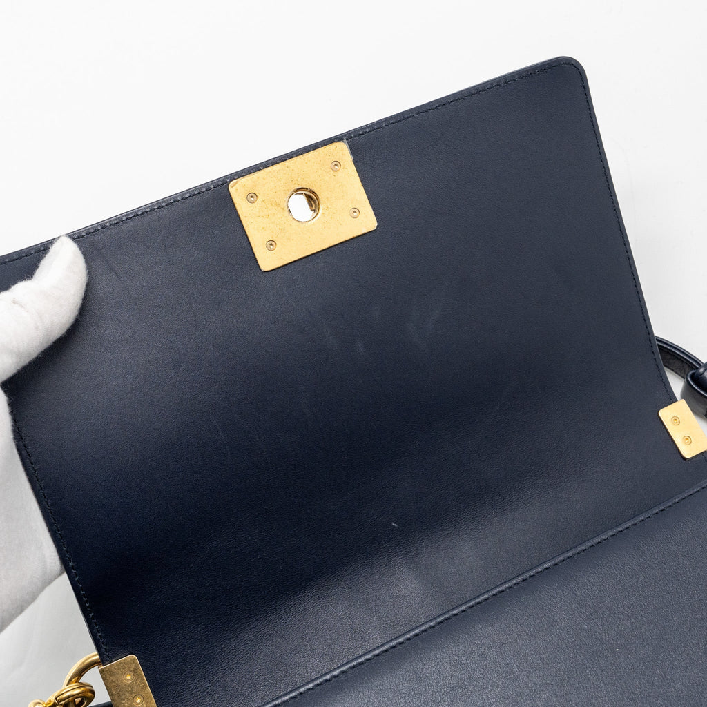 CHANEL 20B MEDIUM BOY BAG WITH TOP HANDLE CALFSKIN NAVY GHW
