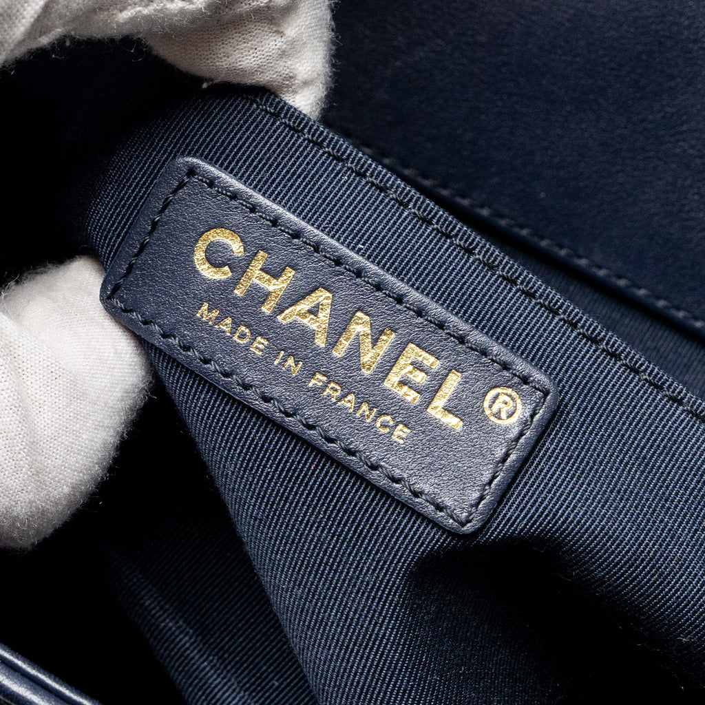 CHANEL 20B MEDIUM BOY BAG WITH TOP HANDLE CALFSKIN NAVY GHW