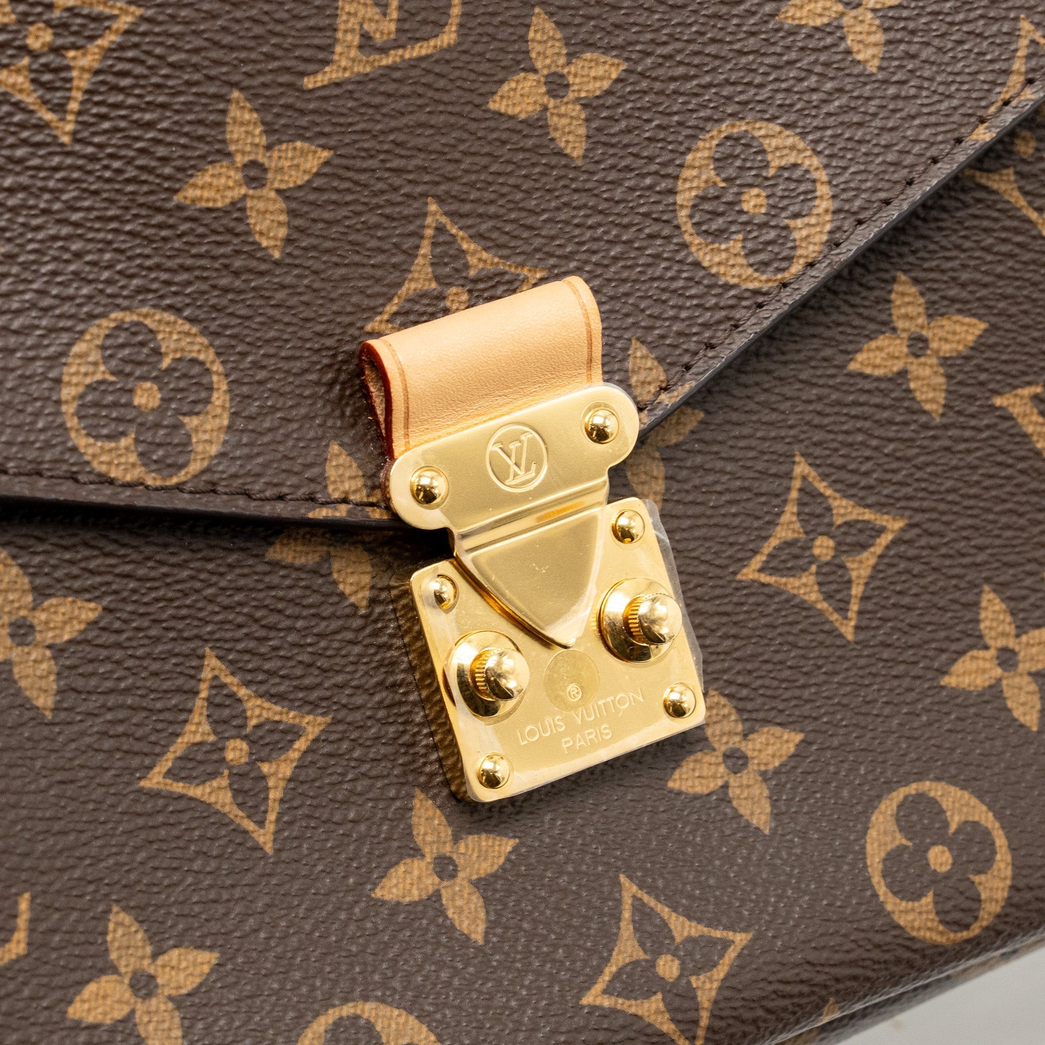 LOUIS VUITTON POCHETTE METIS MONOGRAM CANVAS GHW