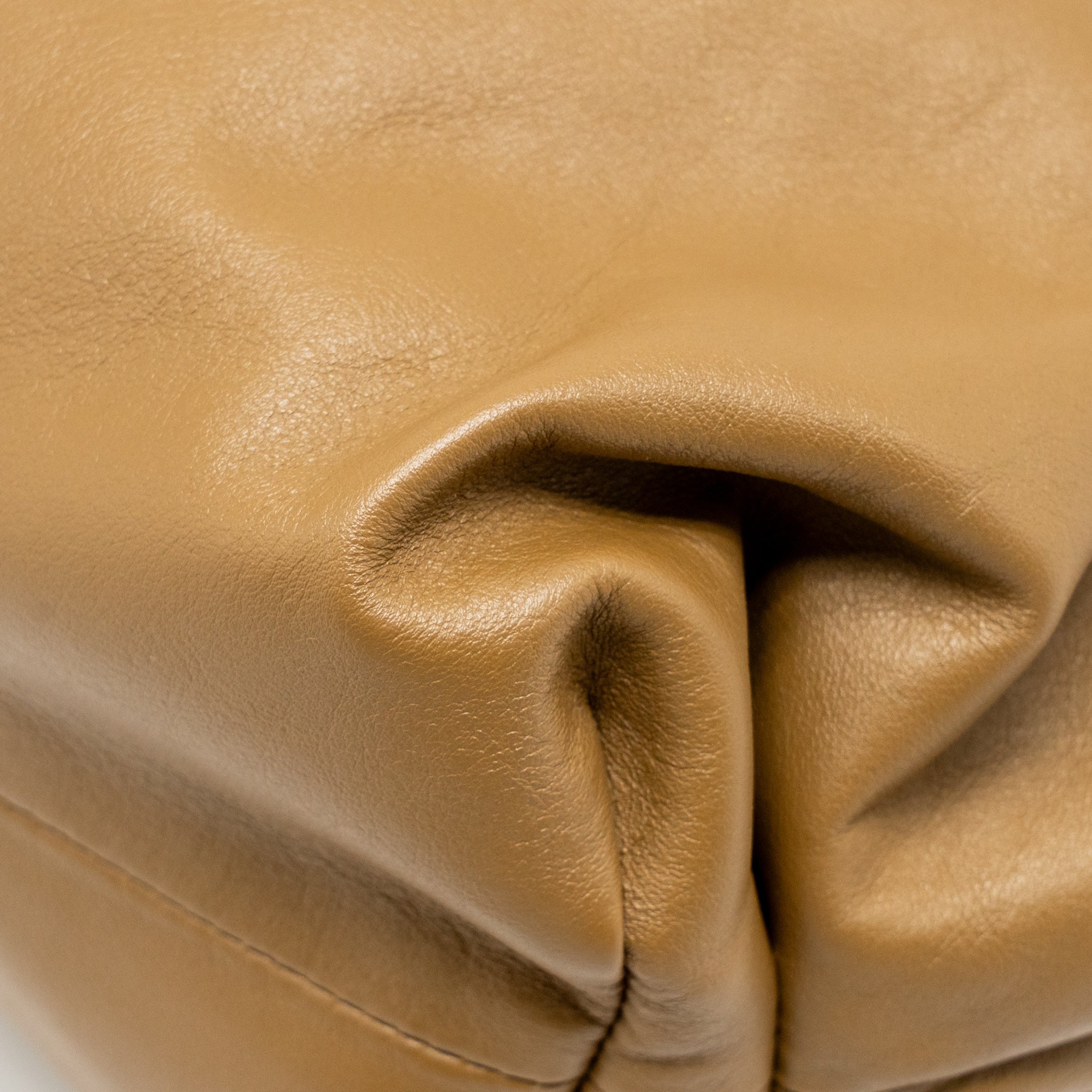 BOTTEGA VENETA CHAIN POUCH CALFSKIN KHAKI GHW