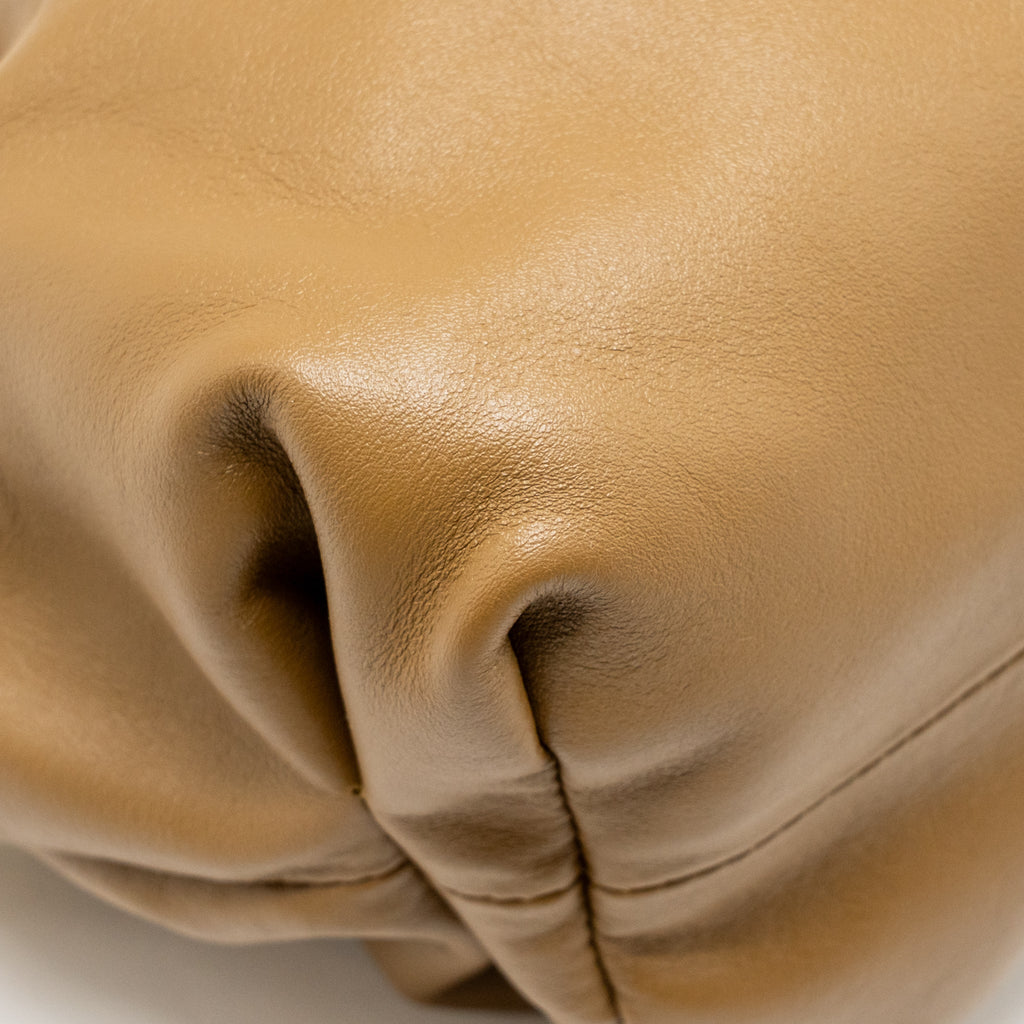 BOTTEGA VENETA CHAIN POUCH CALFSKIN KHAKI GHW