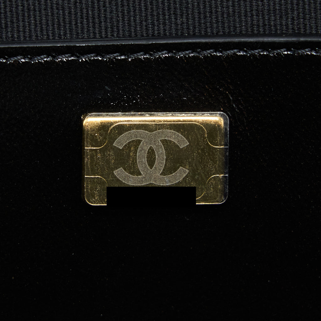 CHANEL 22A BACKPACK PATENT BLACK LGHW (MICROCHIP)
