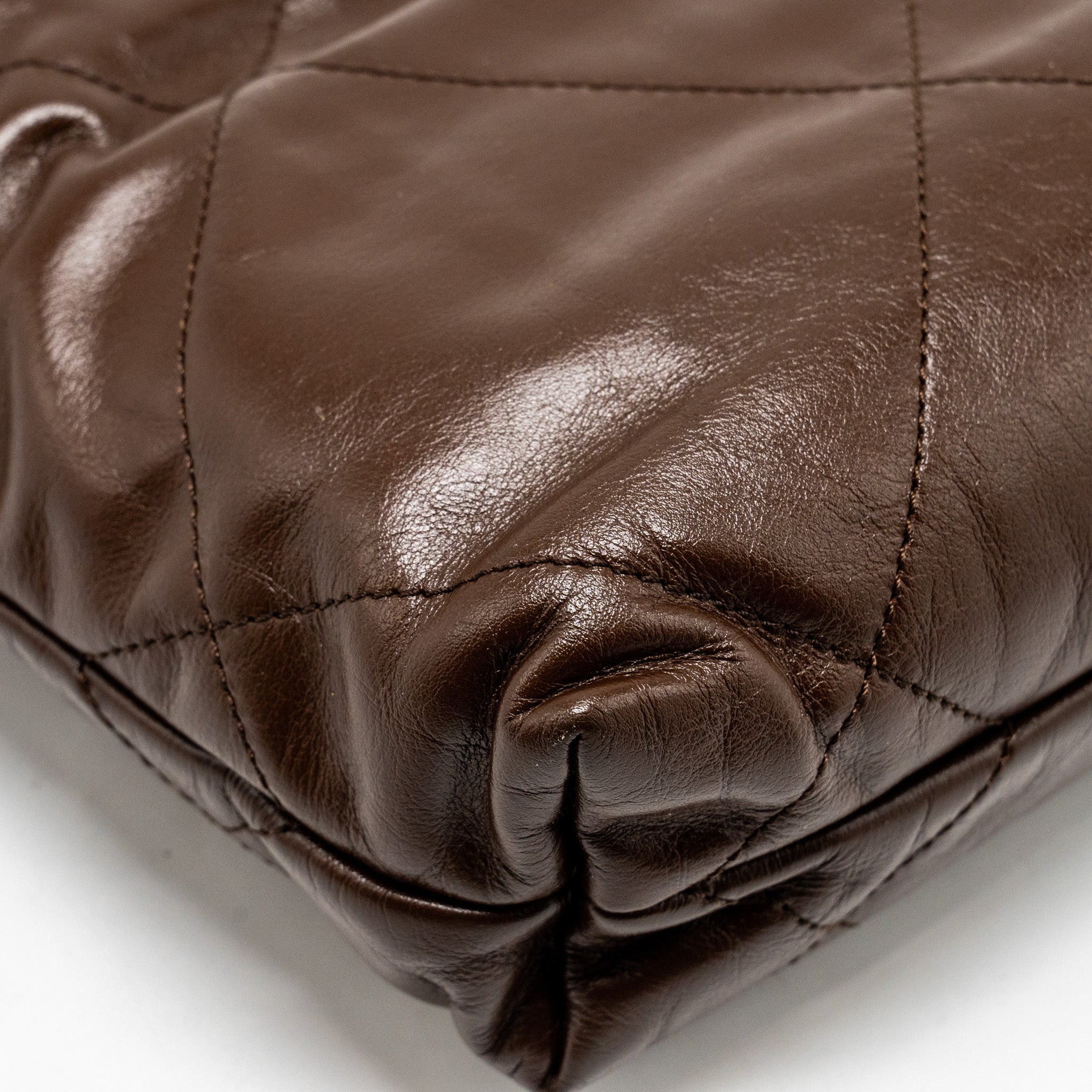CHANEL MINI 22 BAG SHINY CALFSKIN CHOCOLATE GHW (MICROCHIP)