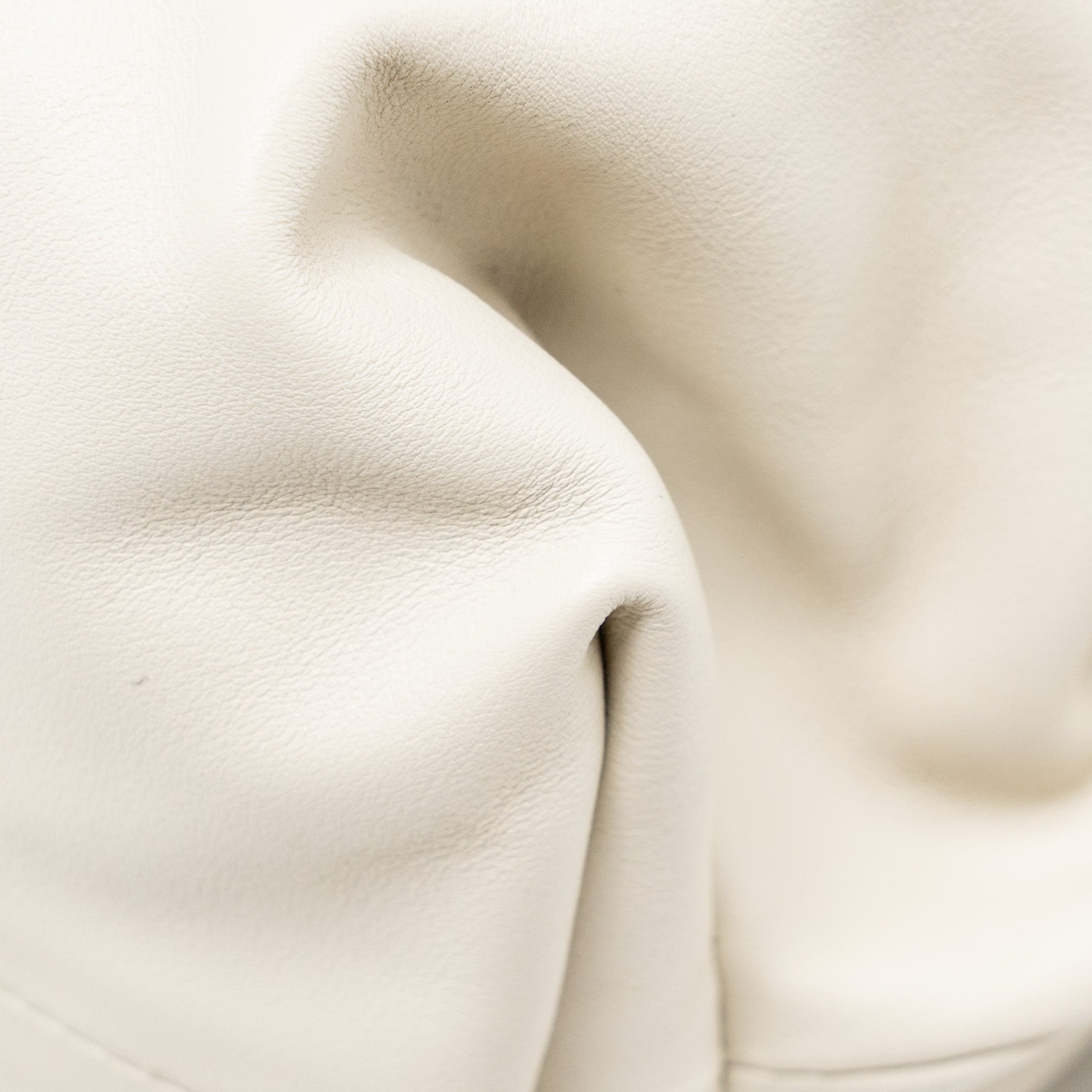 BOTTEGA VENETA CHAIN POUCH BAG CALFSKIN WHITE GHW