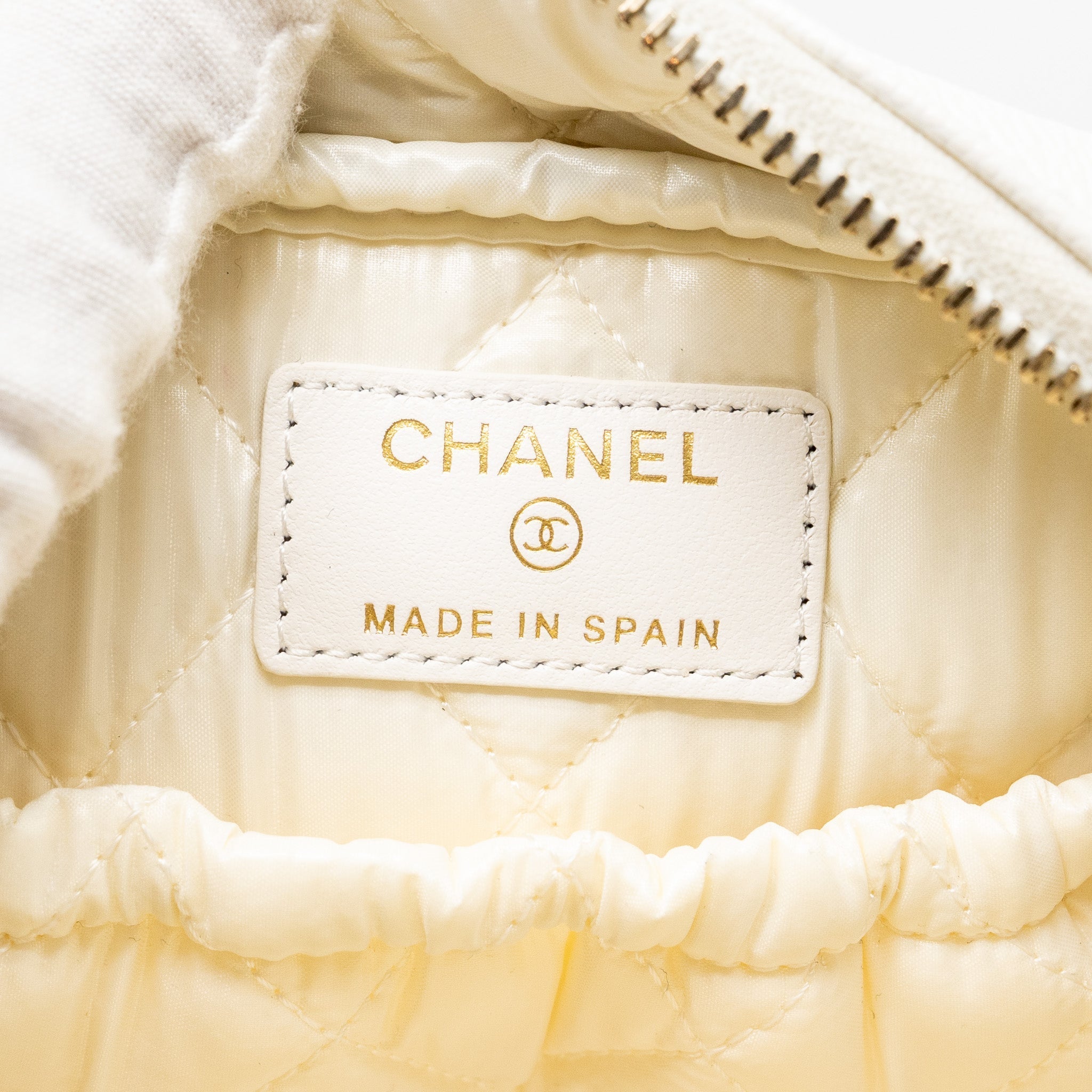 CHANEL TIMELESS CLASSIC POUCH GRAINED CALFSKIN WHITE LGHW (MICROCHIP)