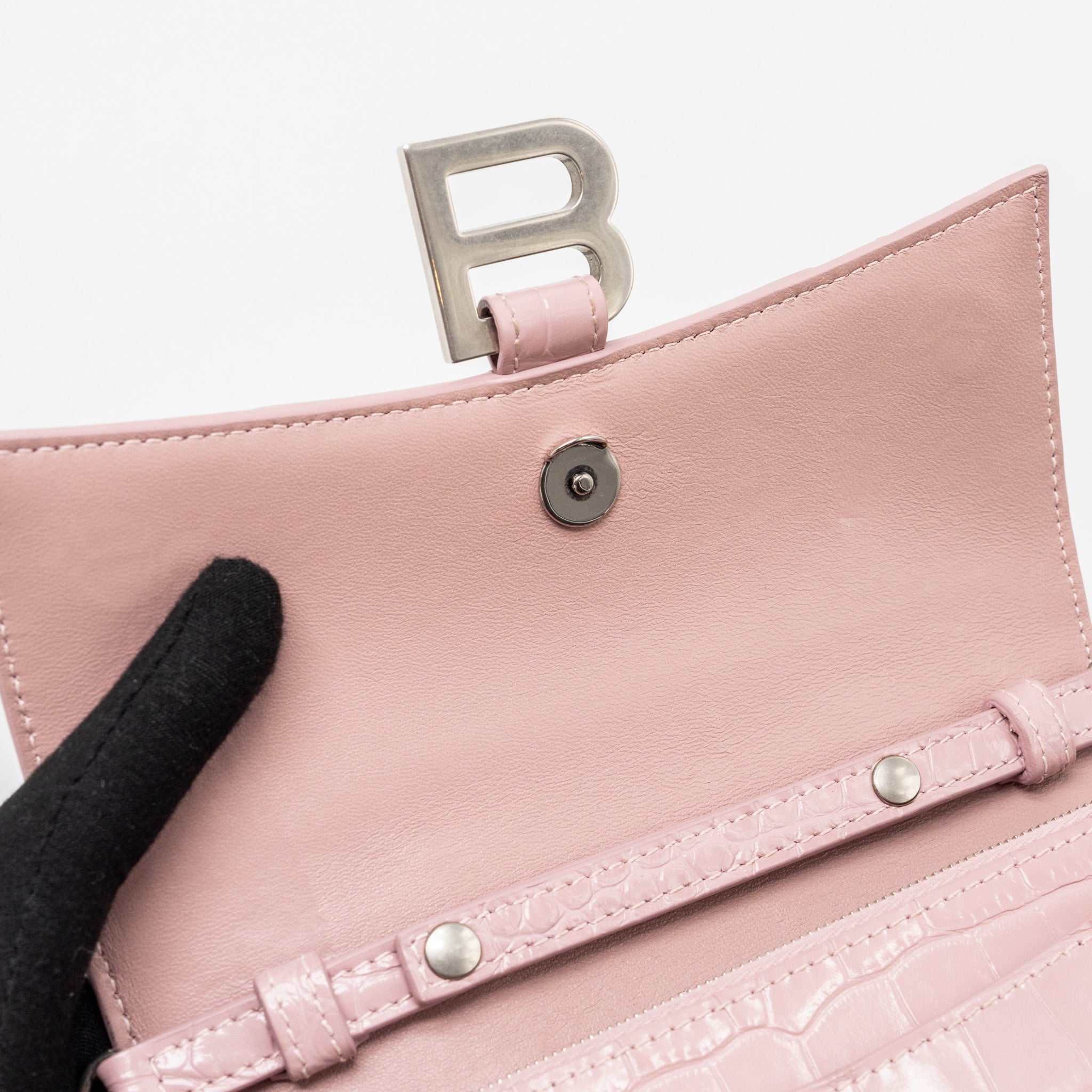 BALENCIAGA HOURGLASS WALLET ON CHAIN CROC-EMBOSSED CALFSKIN PINK SHW