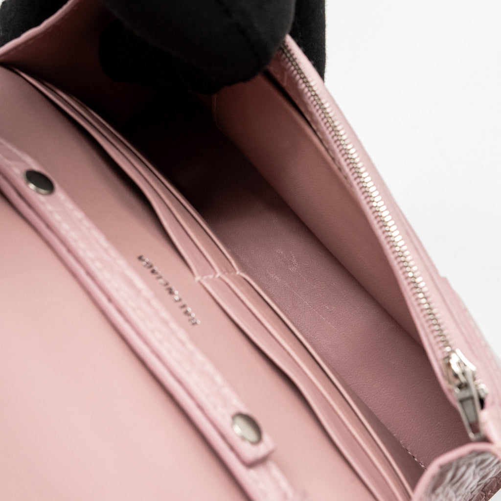 BALENCIAGA HOURGLASS WALLET ON CHAIN CROC-EMBOSSED CALFSKIN PINK SHW