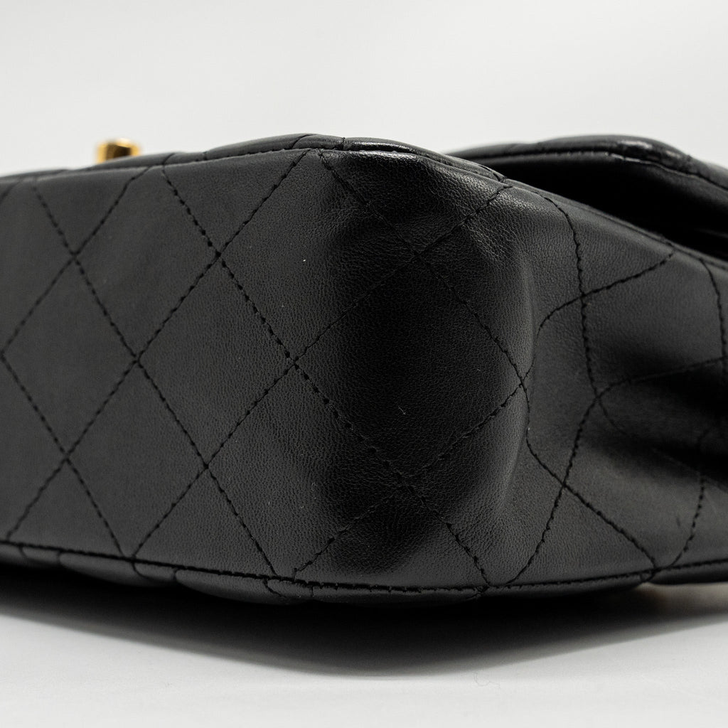 CHANEL MEDIUM CLASSIC DOUBLE  FLAP BAG LAMBSKIN BLACK GHW
