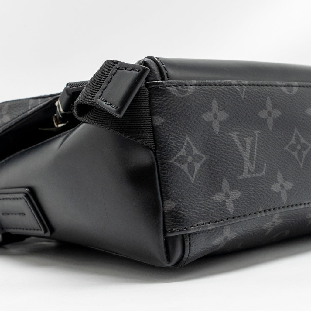 LOUIS VUITTON MESSENGER VOYAGER PM MONOGRAM CANVAS BLACK SHW