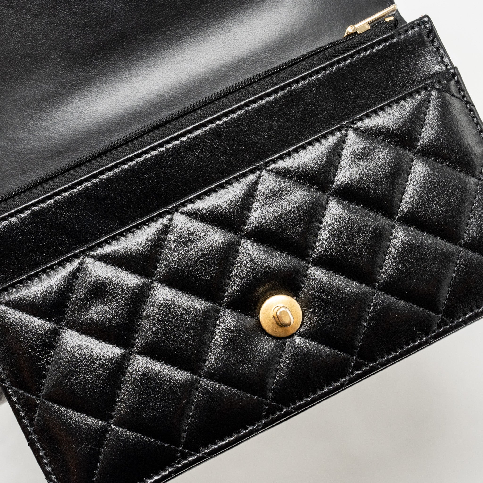 CHANEL 24C GOLD CRUSH WALLET ON CHAIN CALFSKIN BLACK GHW(MICROCHIP)