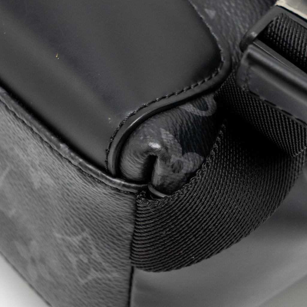 LOUIS VUITTON MESSENGER VOYAGER PM MONOGRAM CANVAS BLACK SHW