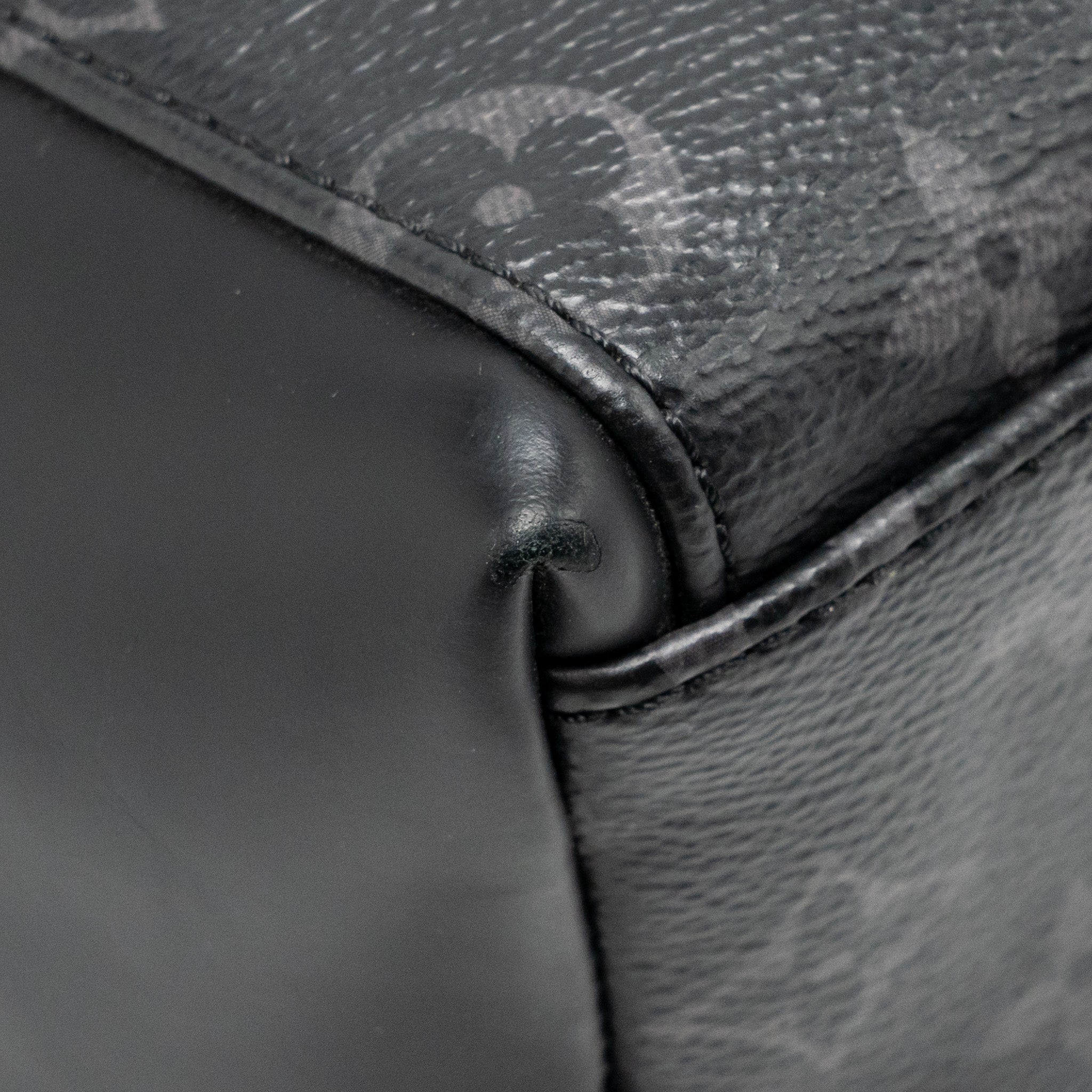 LOUIS VUITTON MESSENGER VOYAGER PM MONOGRAM CANVAS BLACK SHW