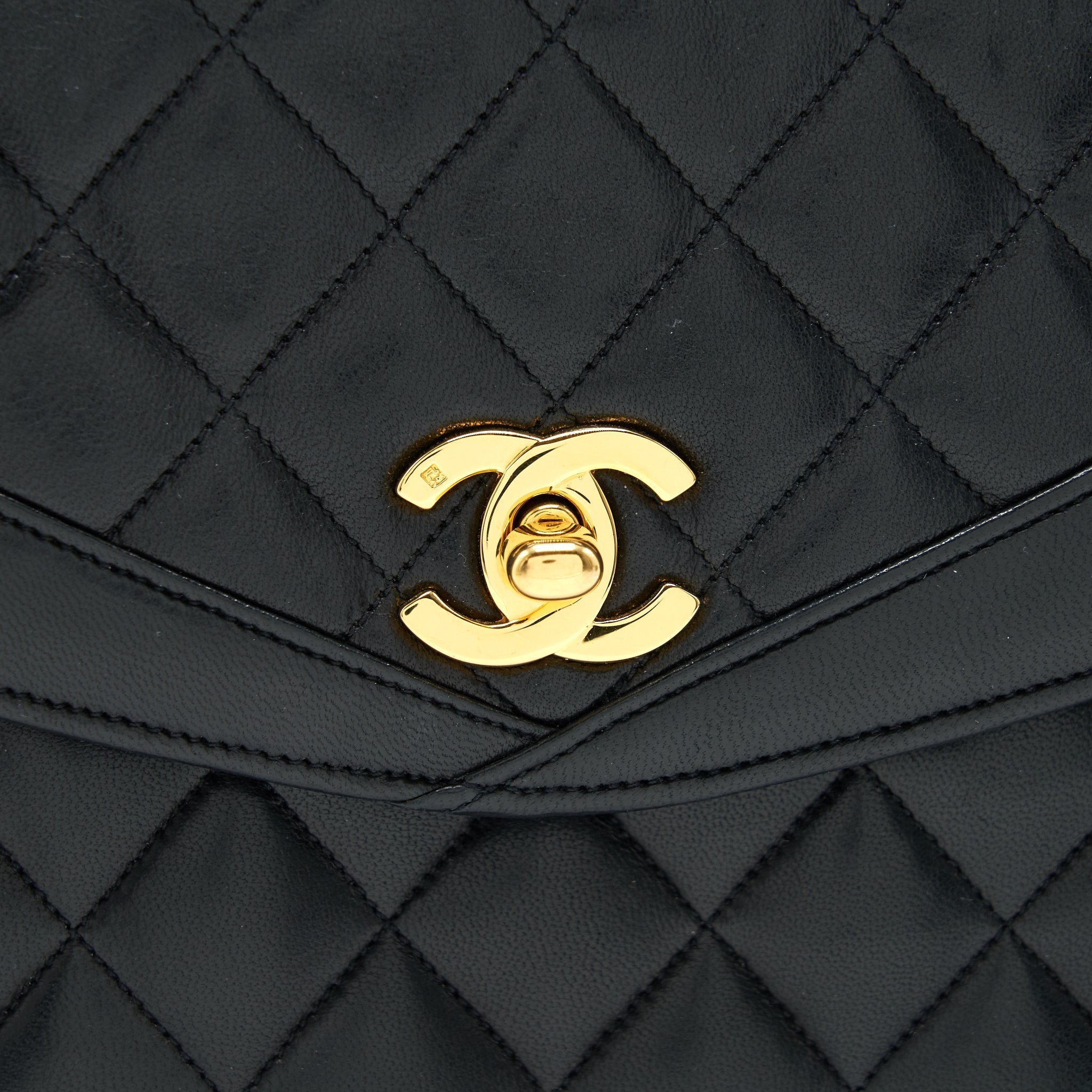CHANEL VINTAGE CC FLAP BAG IN GHW