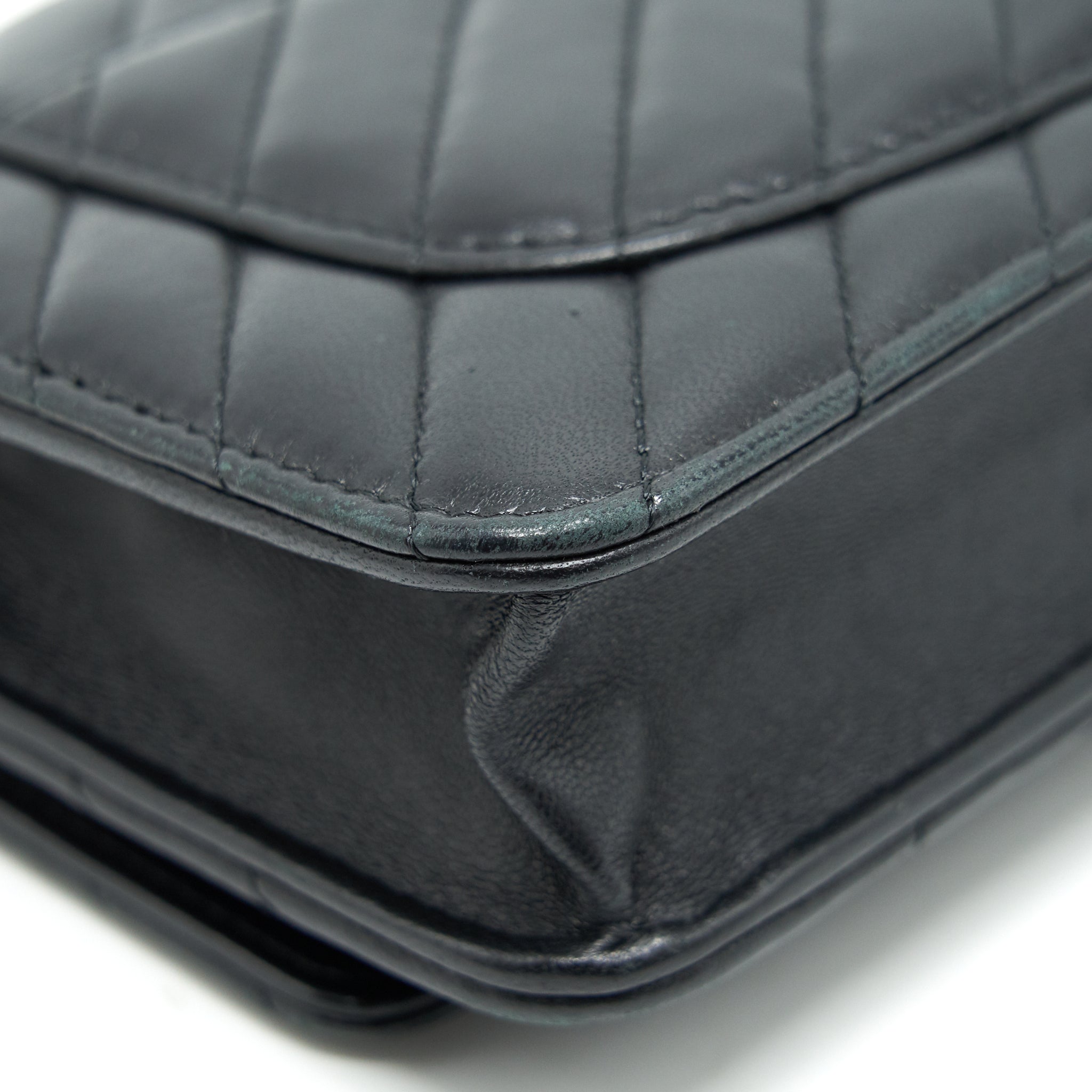 CHANEL CHEVRON WALLET ON CHAIN LAMBSKIN BLACK WITH GHW